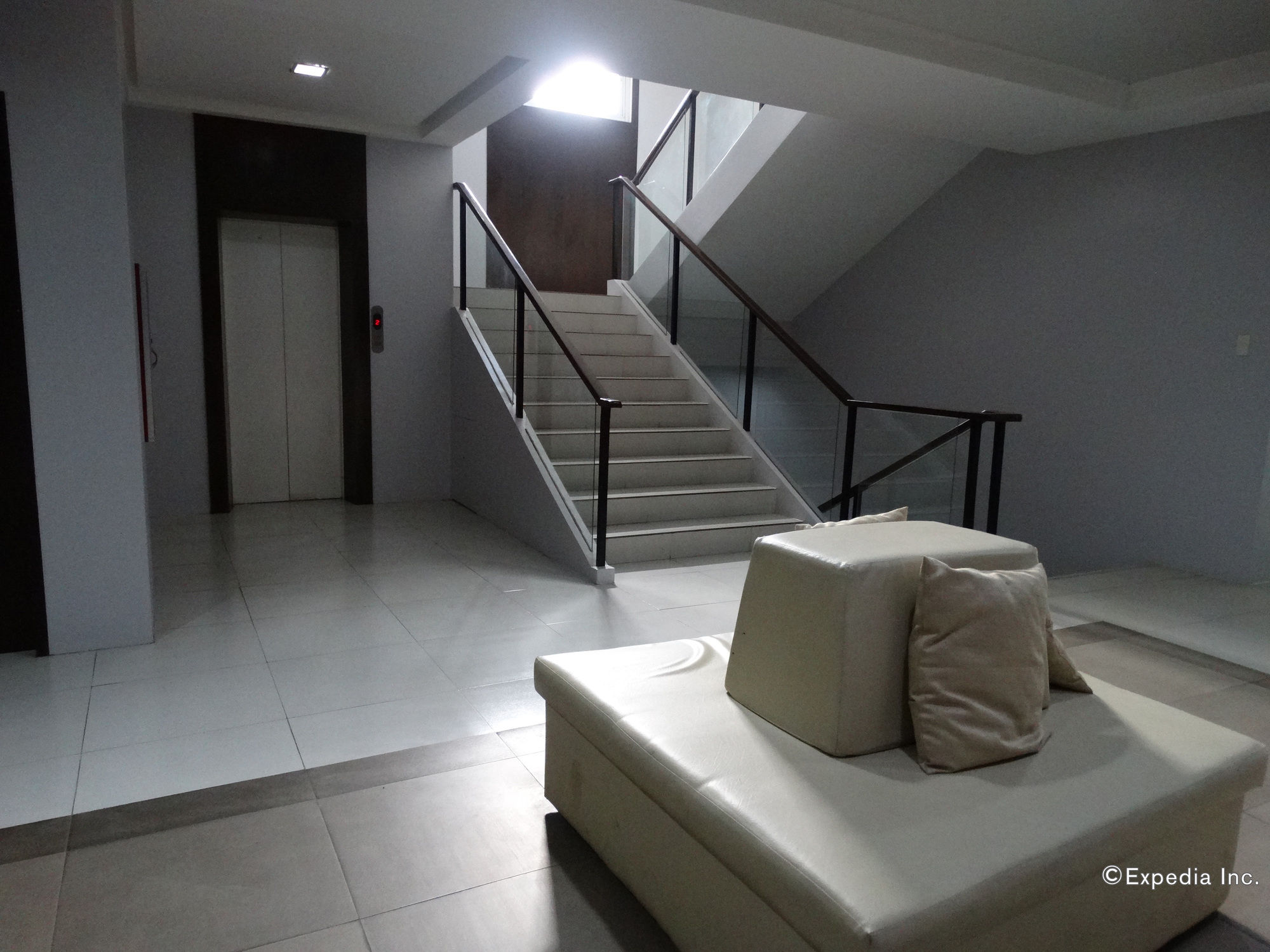 Empire Suites Hotel