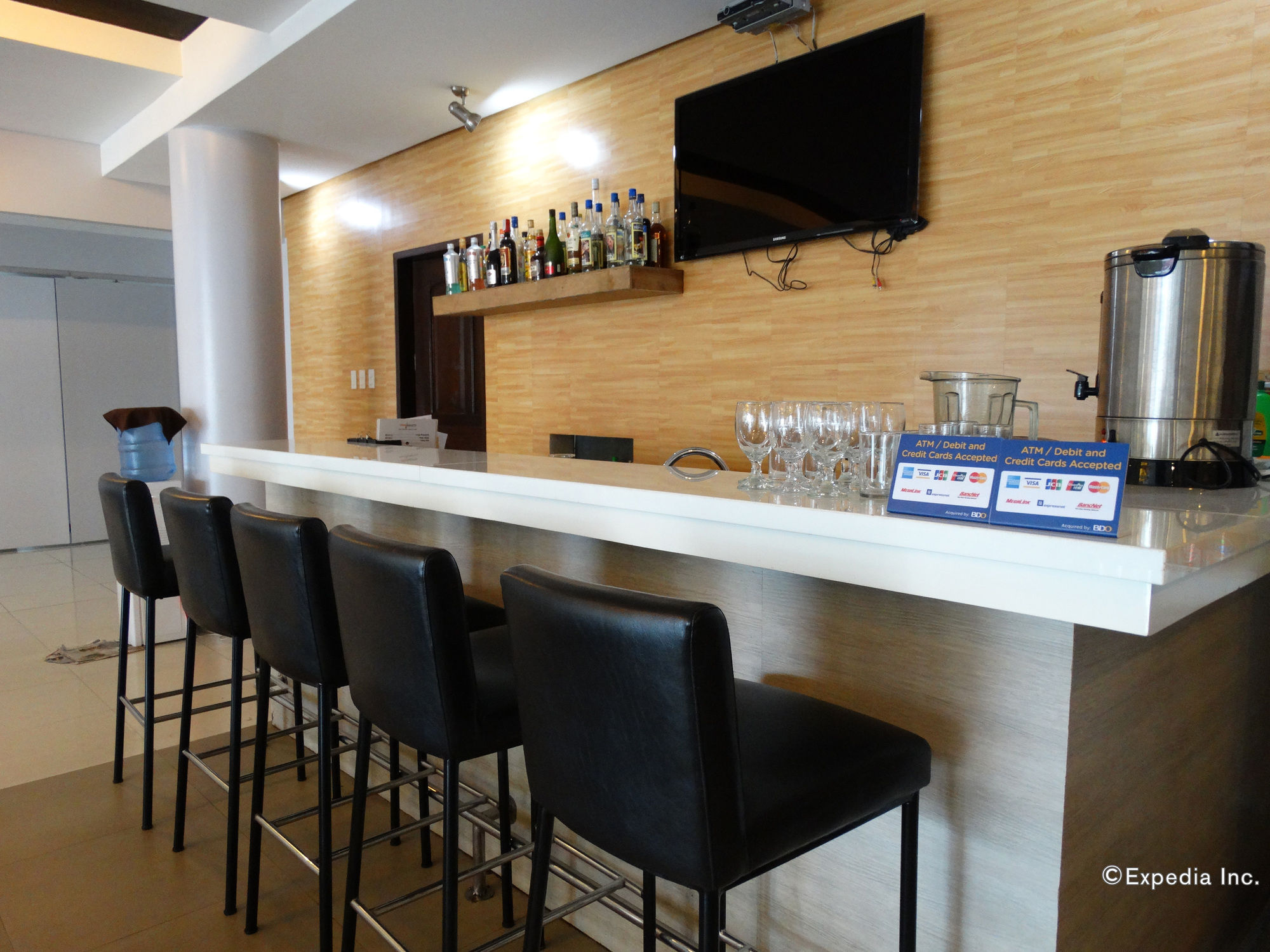 Empire Suites Hotel