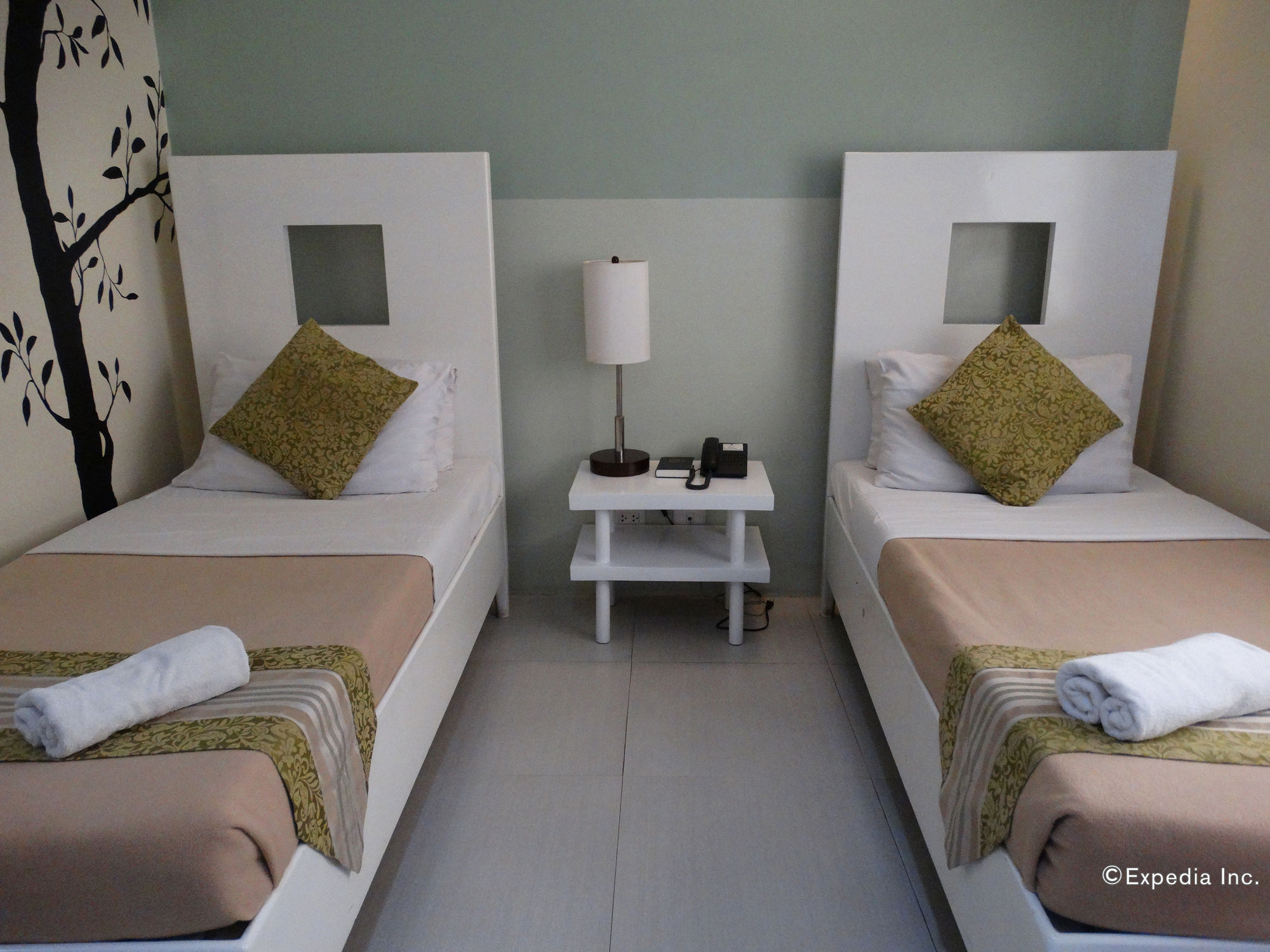 Empire Suites Hotel