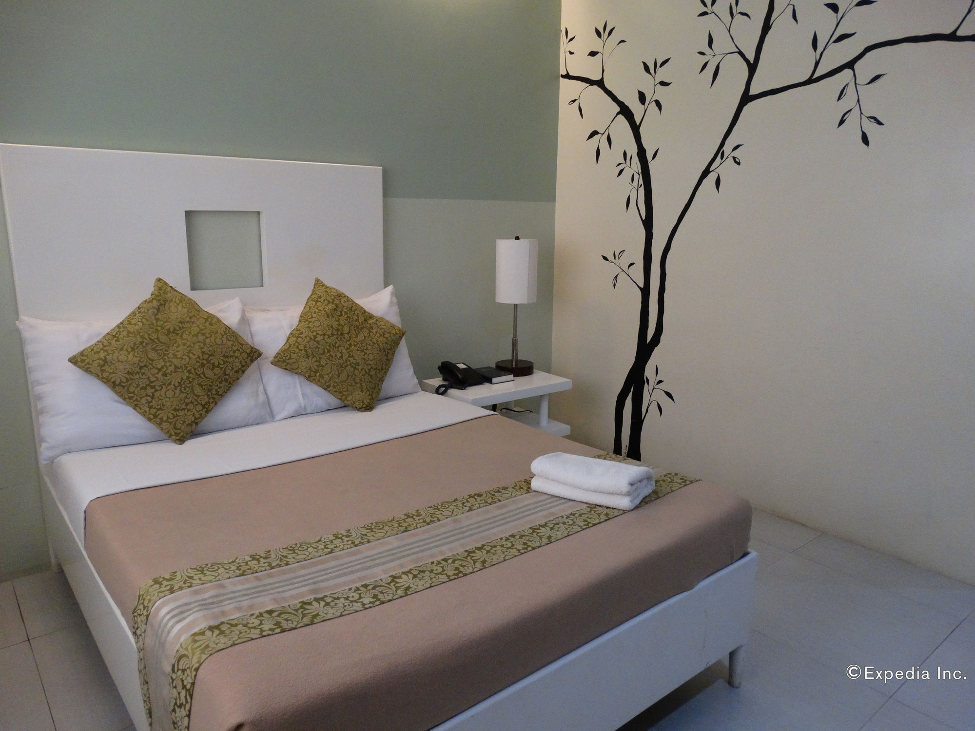 Empire Suites Hotel