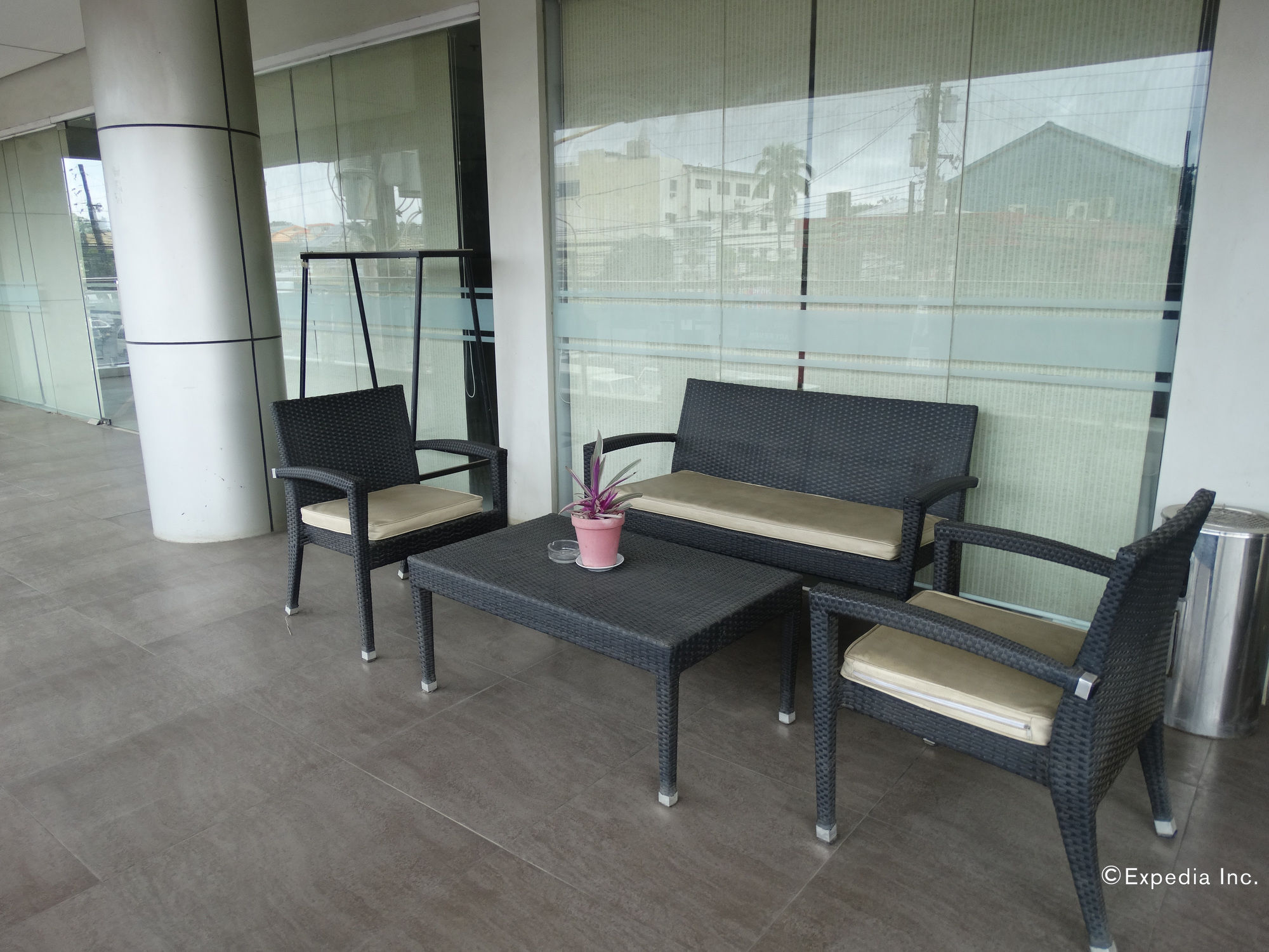 Empire Suites Hotel