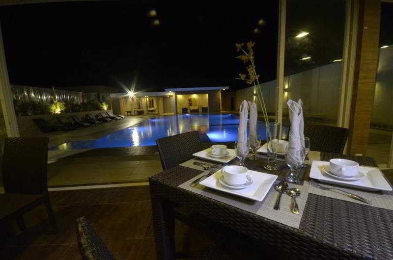 Holiday Suites