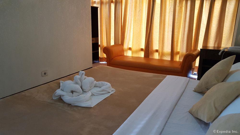 La Charica Inn & Suites