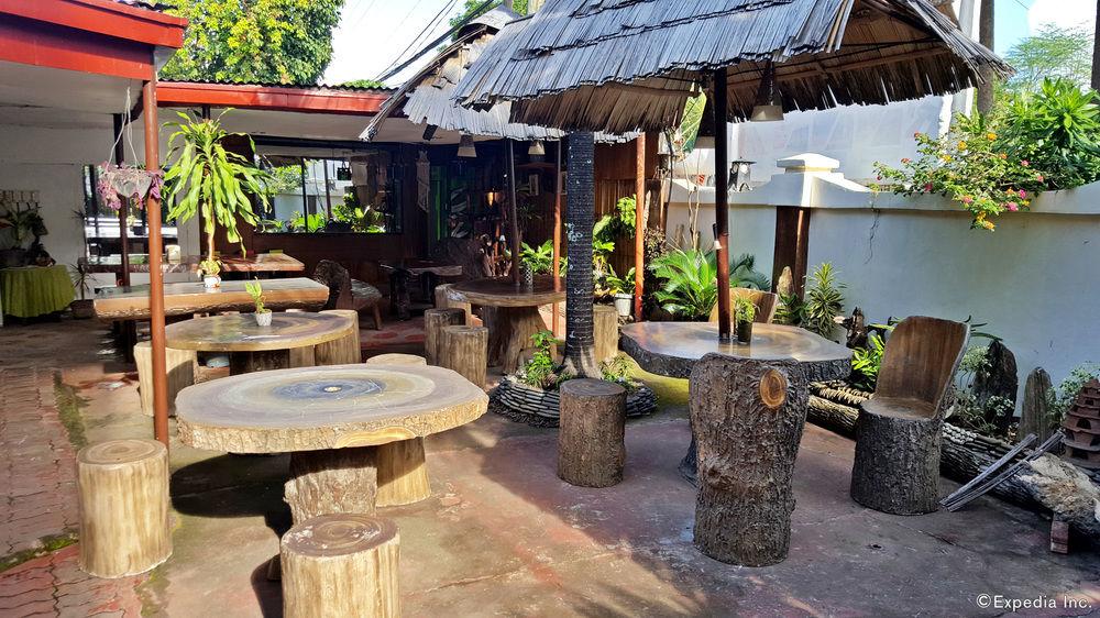 La Charica Inn & Suites