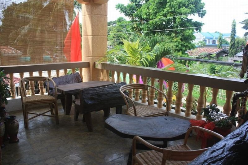 La Charica Inn & Suites