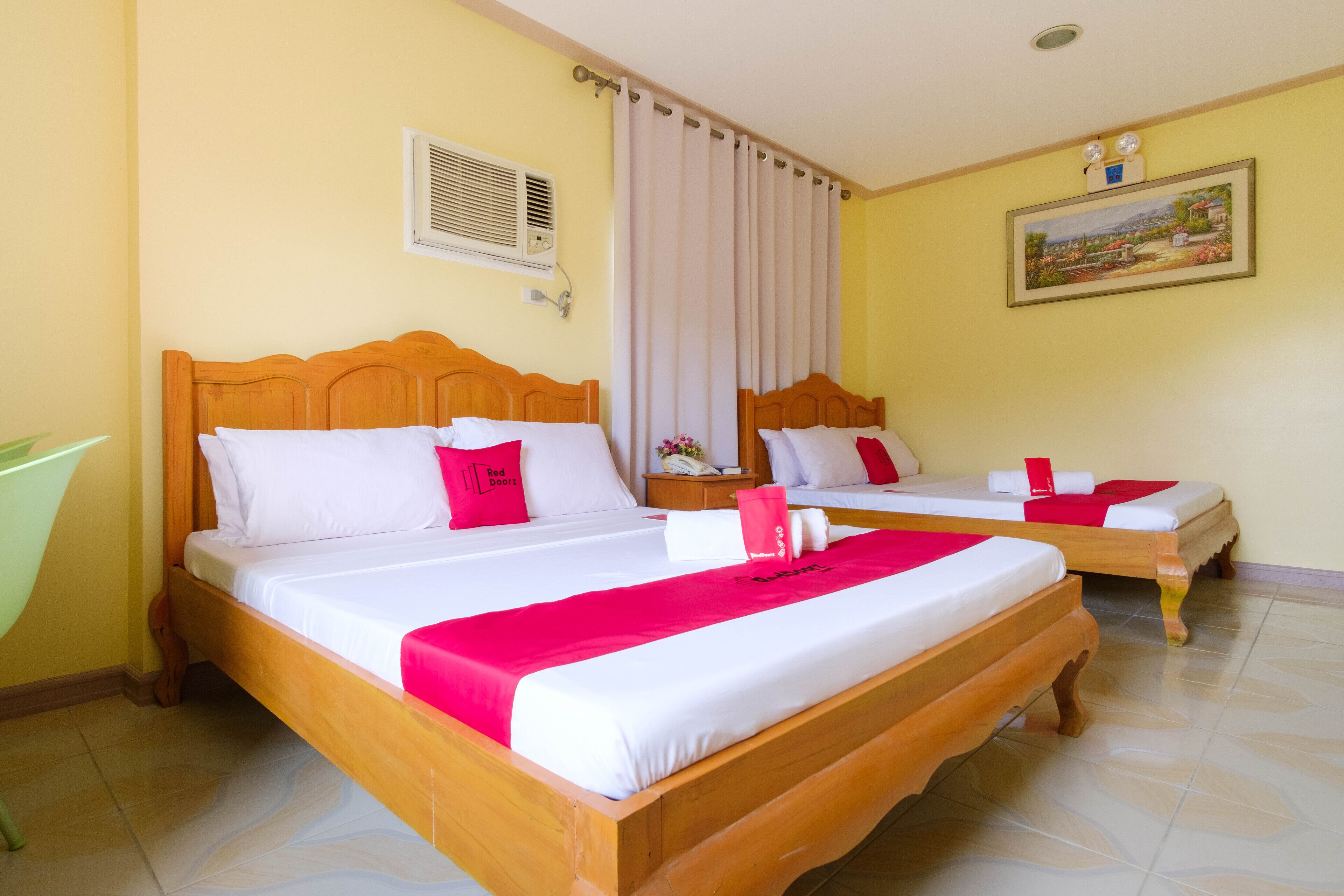 Rodolfo Royale Hotel by RedDoorz