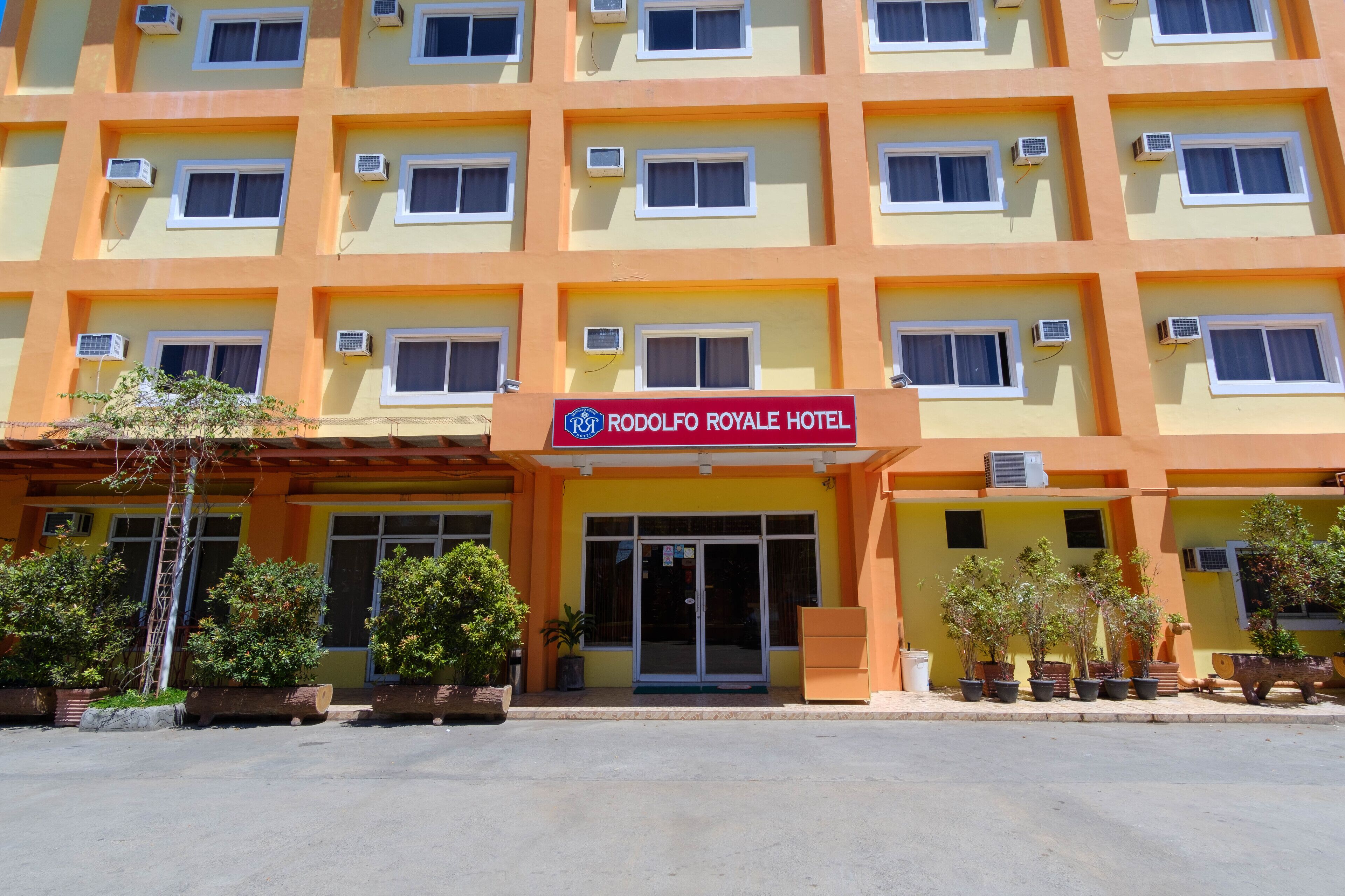 Rodolfo Royale Hotel by RedDoorz