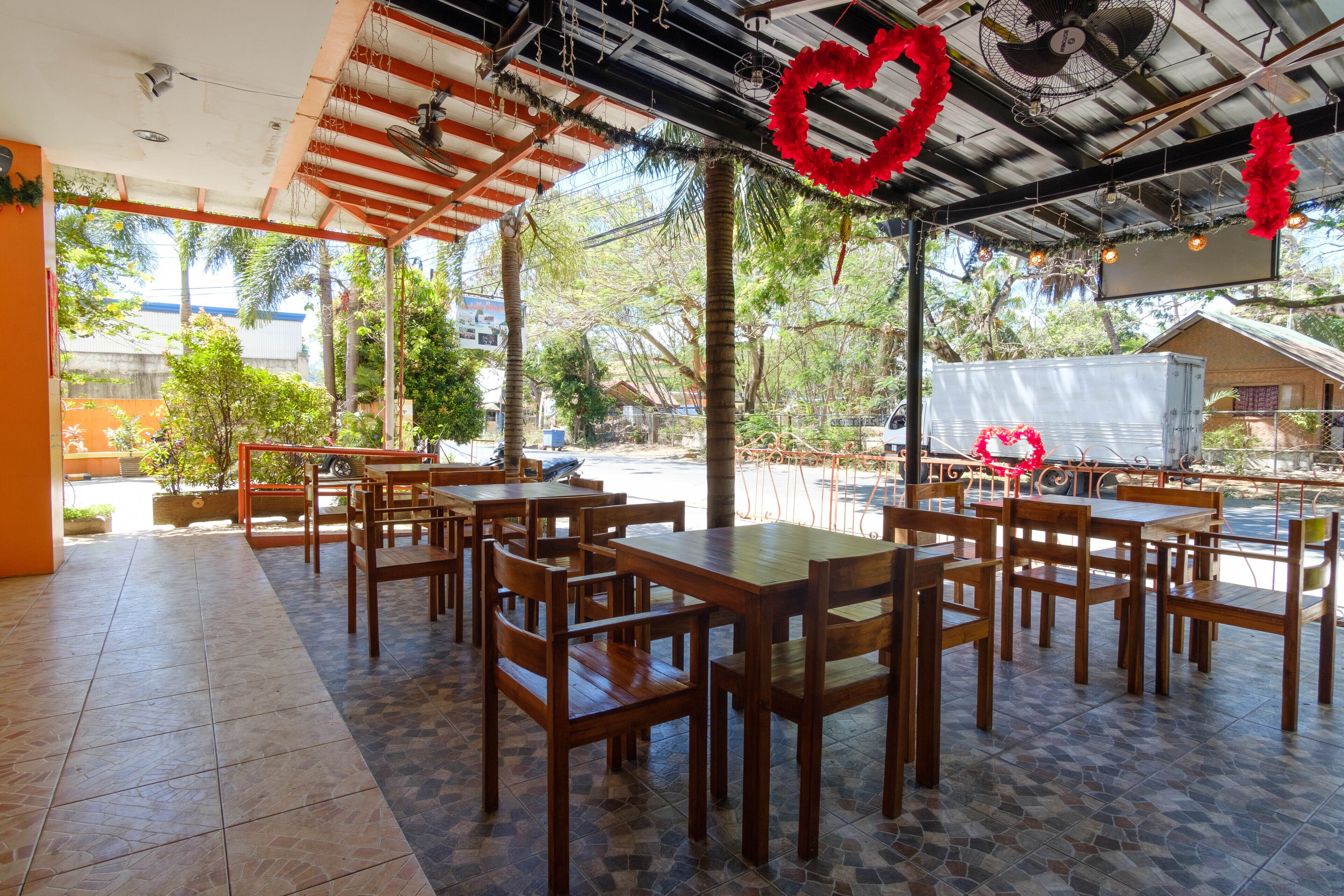 Rodolfo Royale Hotel by RedDoorz
