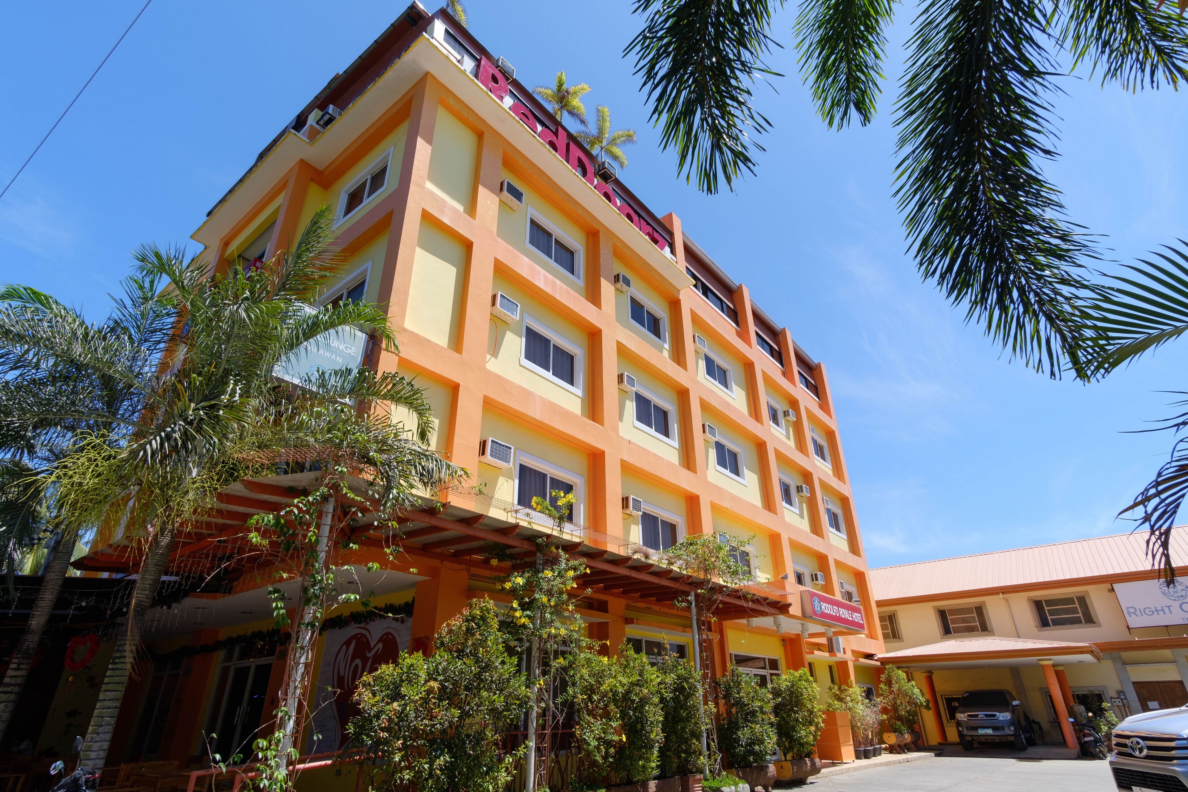 Rodolfo Royale Hotel by RedDoorz