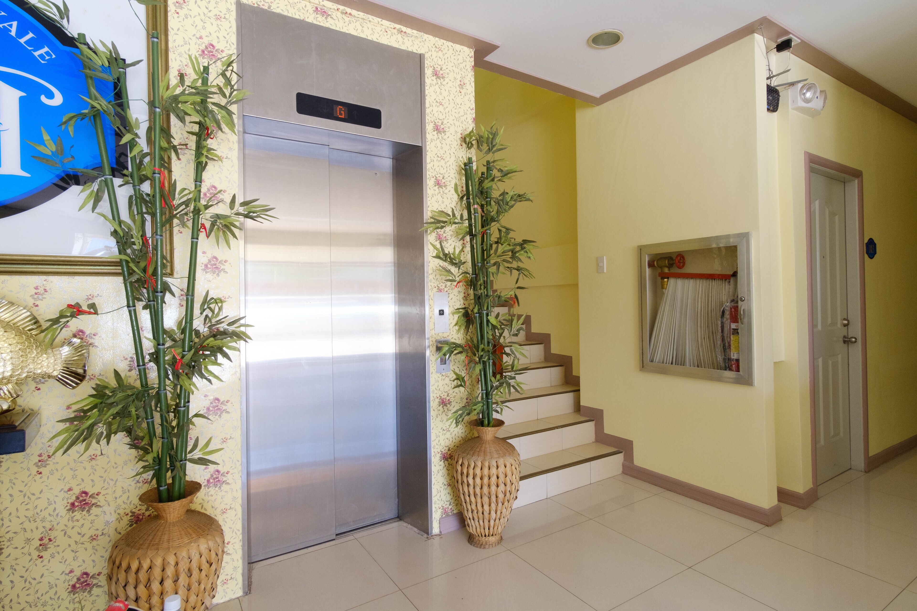 Rodolfo Royale Hotel by RedDoorz