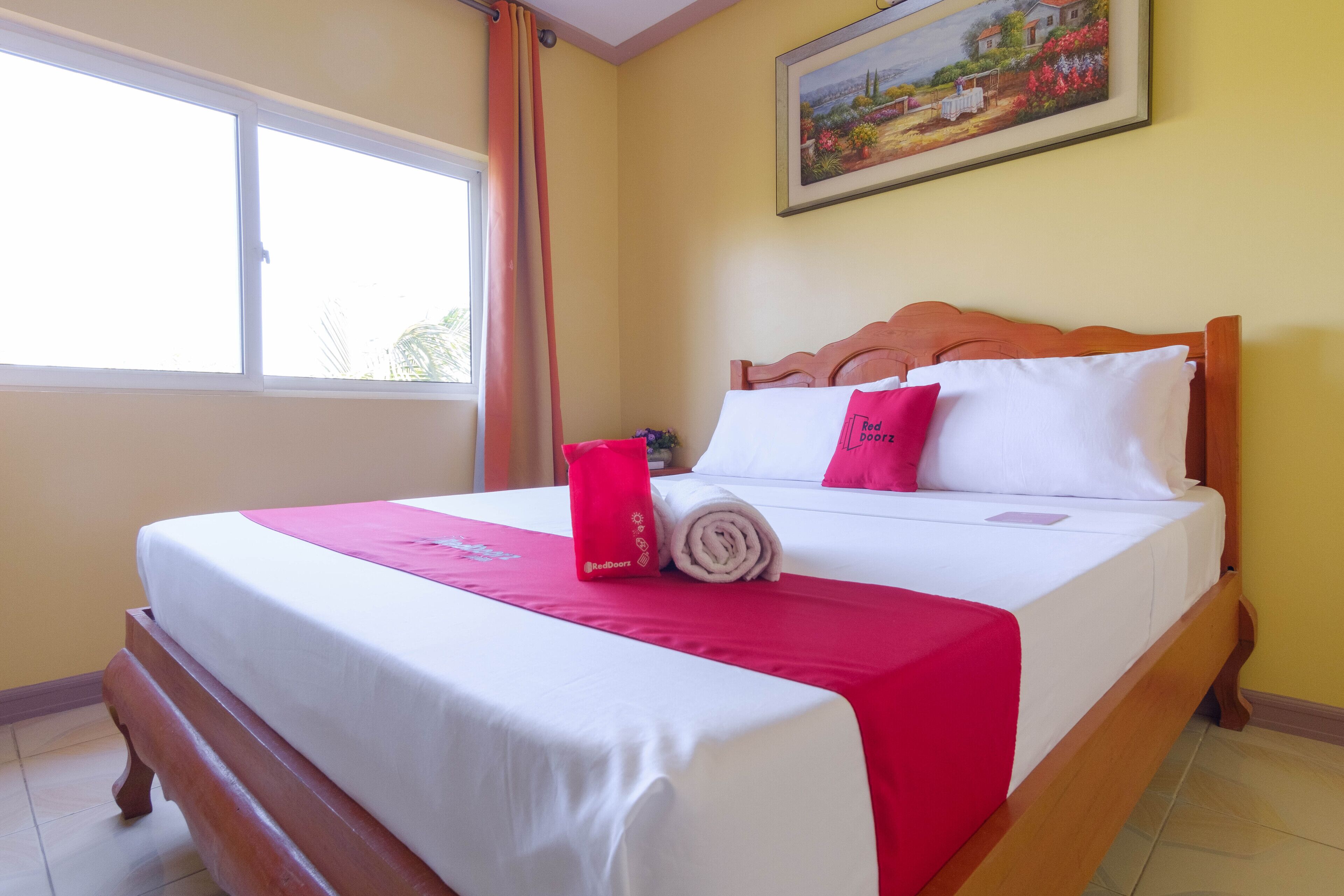 Rodolfo Royale Hotel by RedDoorz