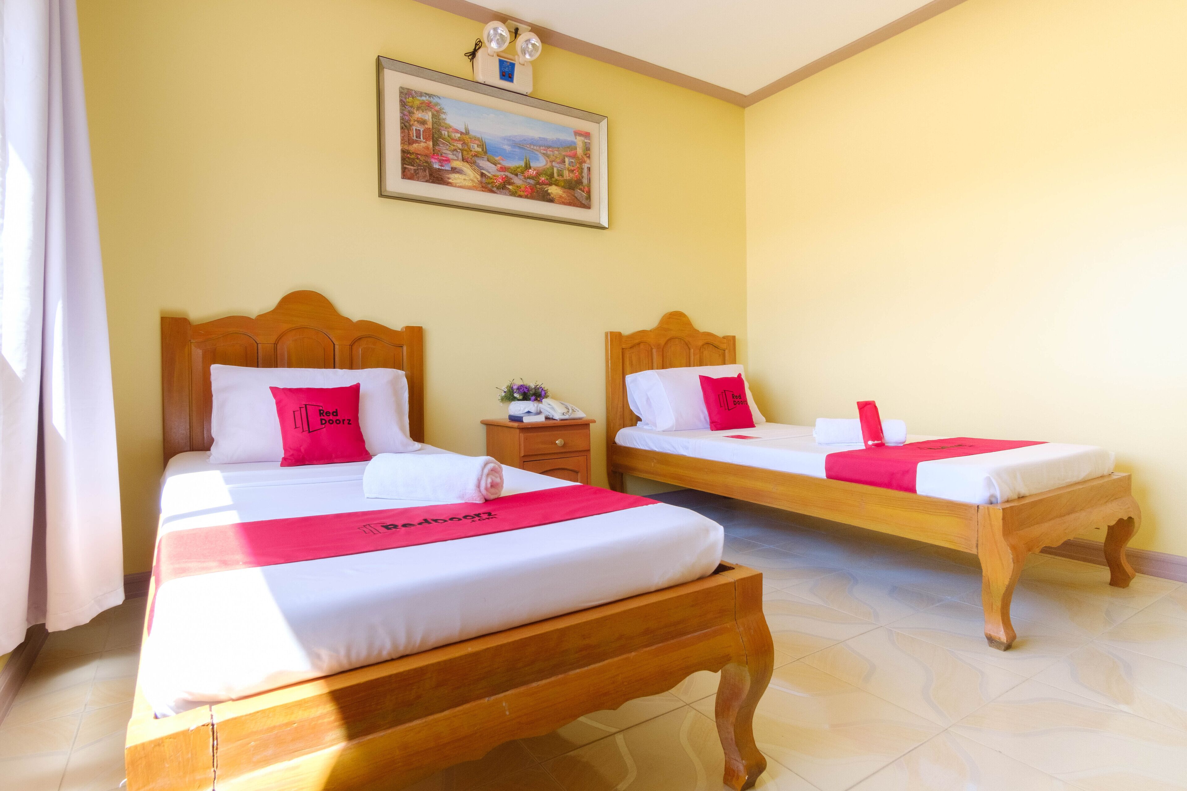 Rodolfo Royale Hotel by RedDoorz