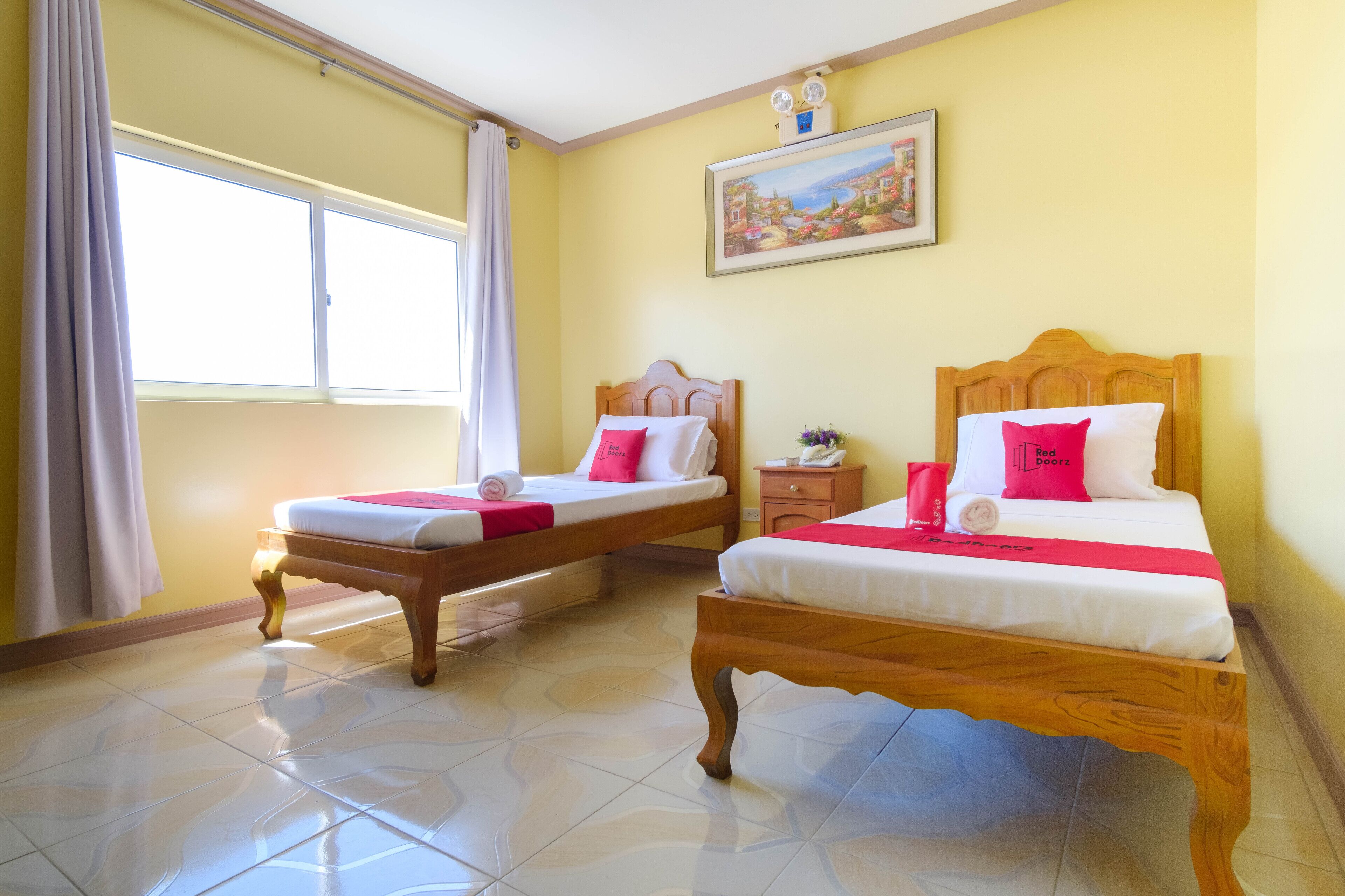 Rodolfo Royale Hotel by RedDoorz