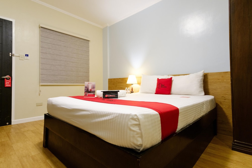 Skylight Hotel by RedDoorz