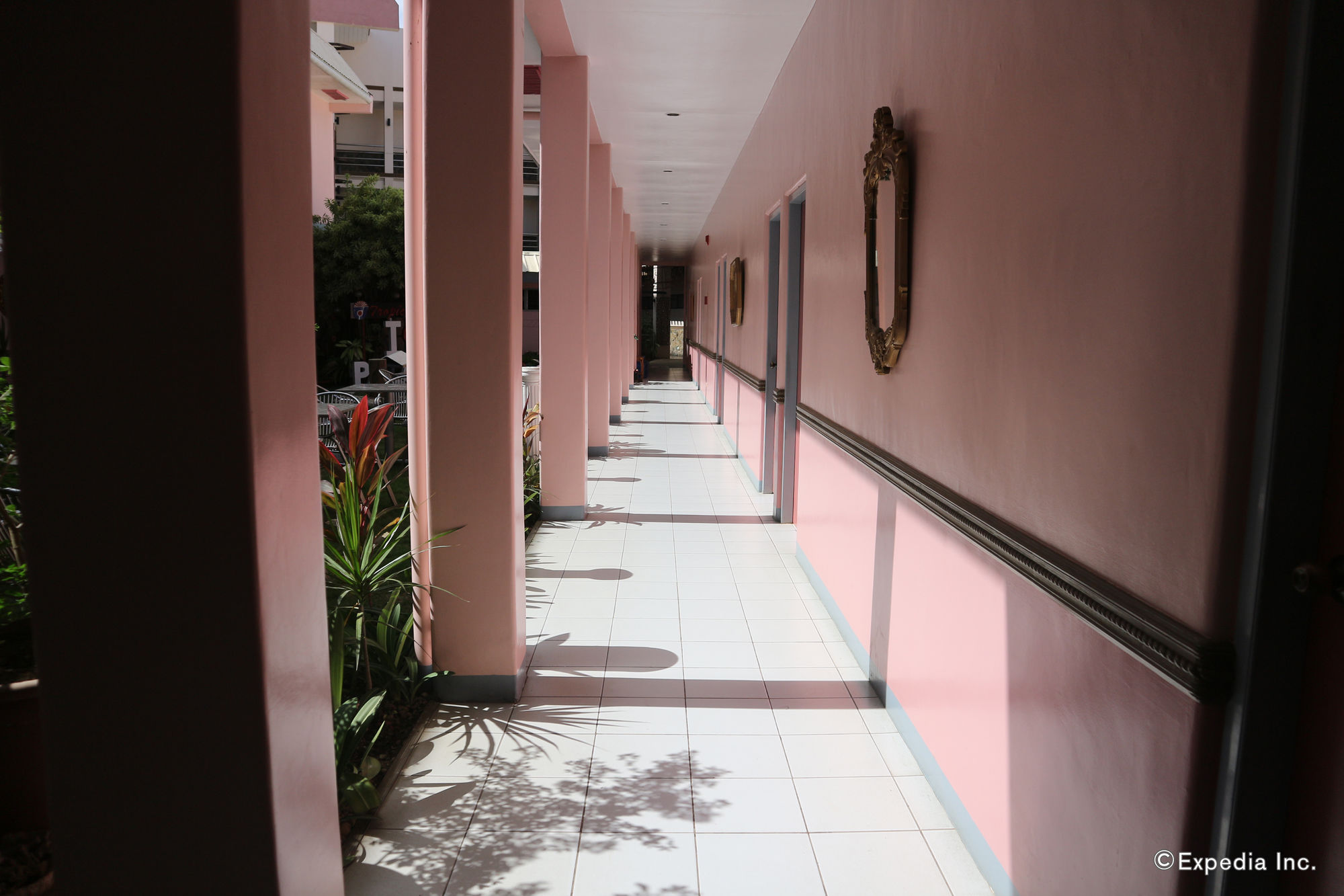 Tropical Sun Inn Palawan
