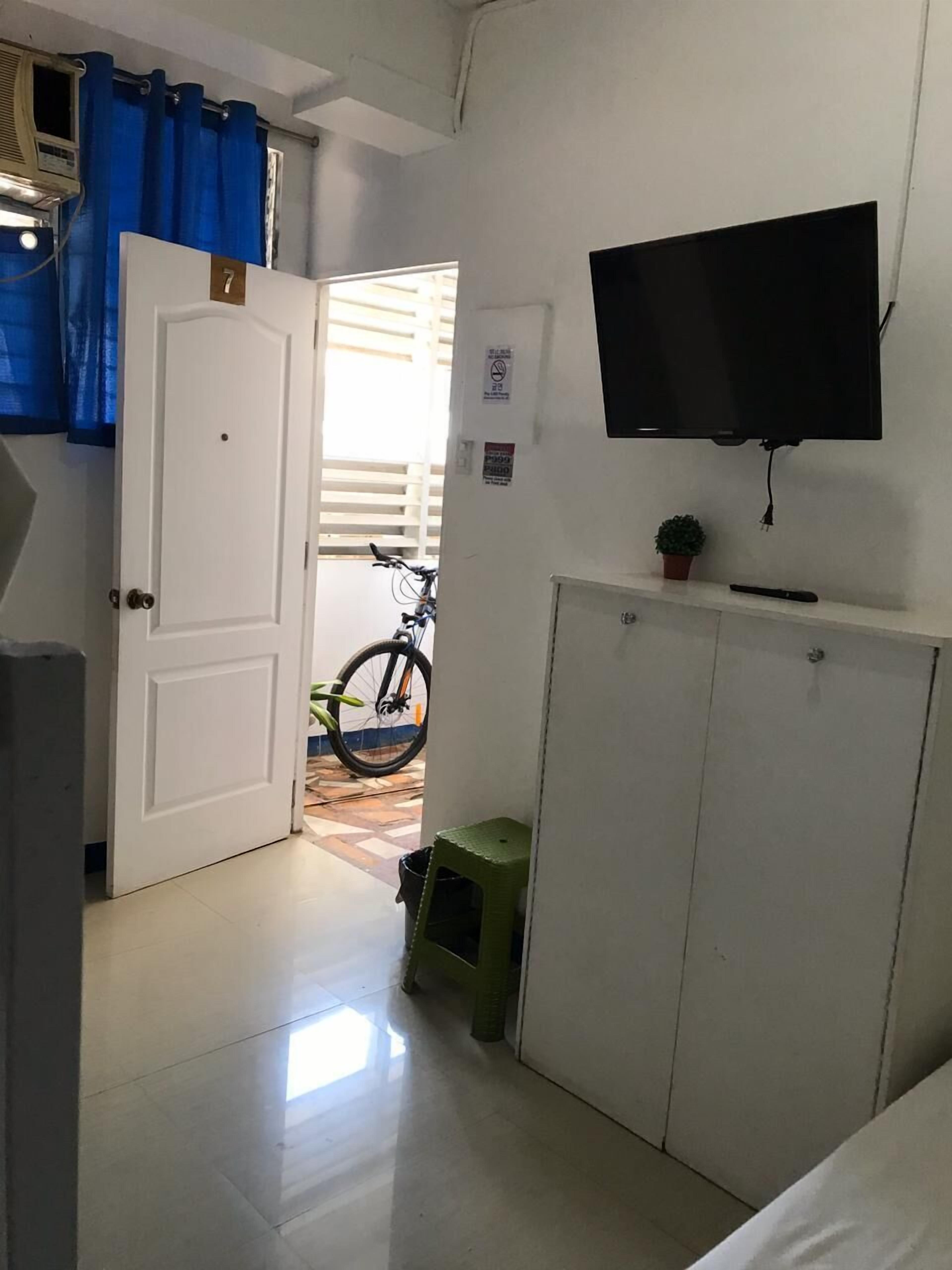 University Condotel by Oyo Rooms