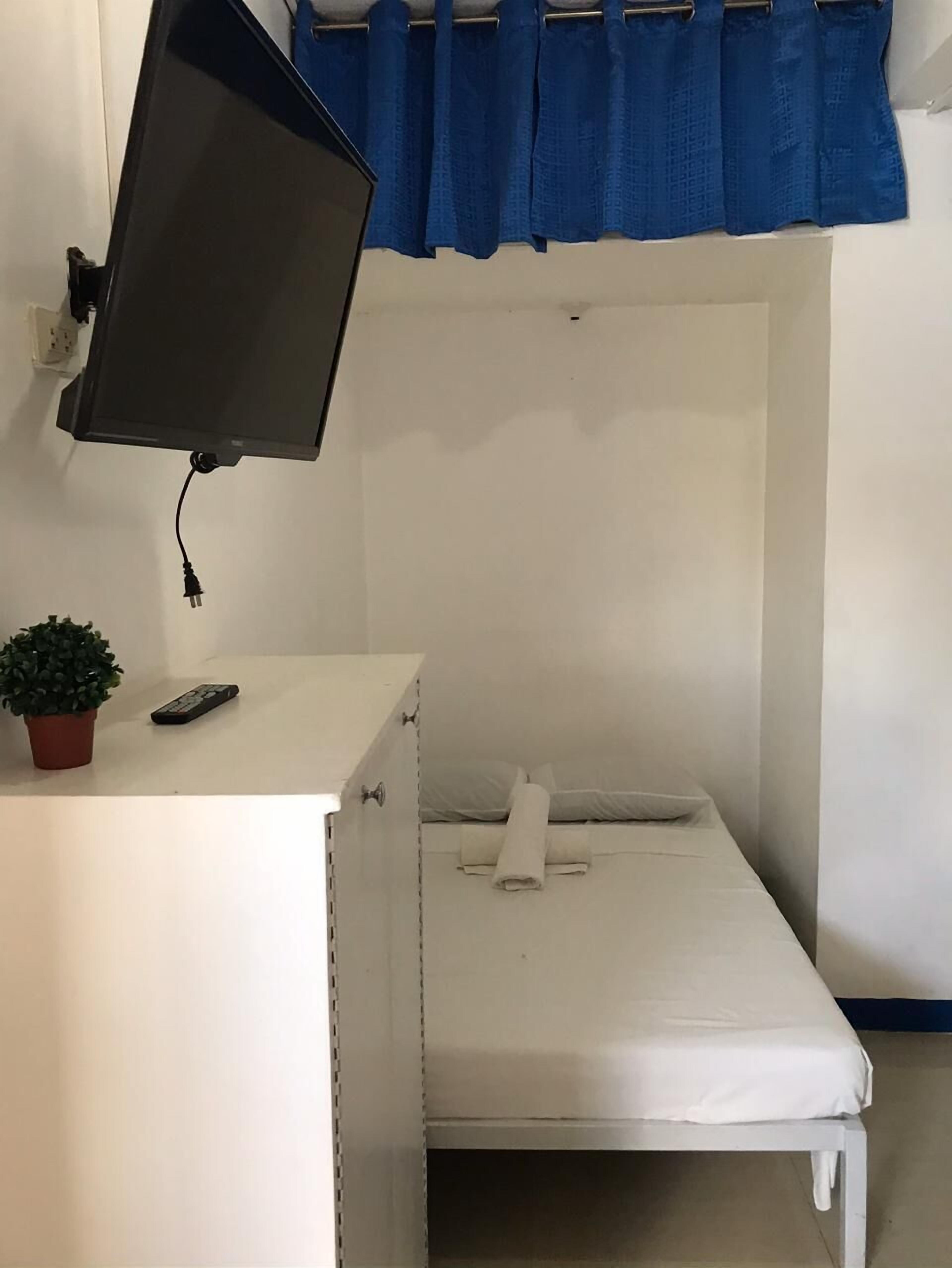 University Condotel by Oyo Rooms