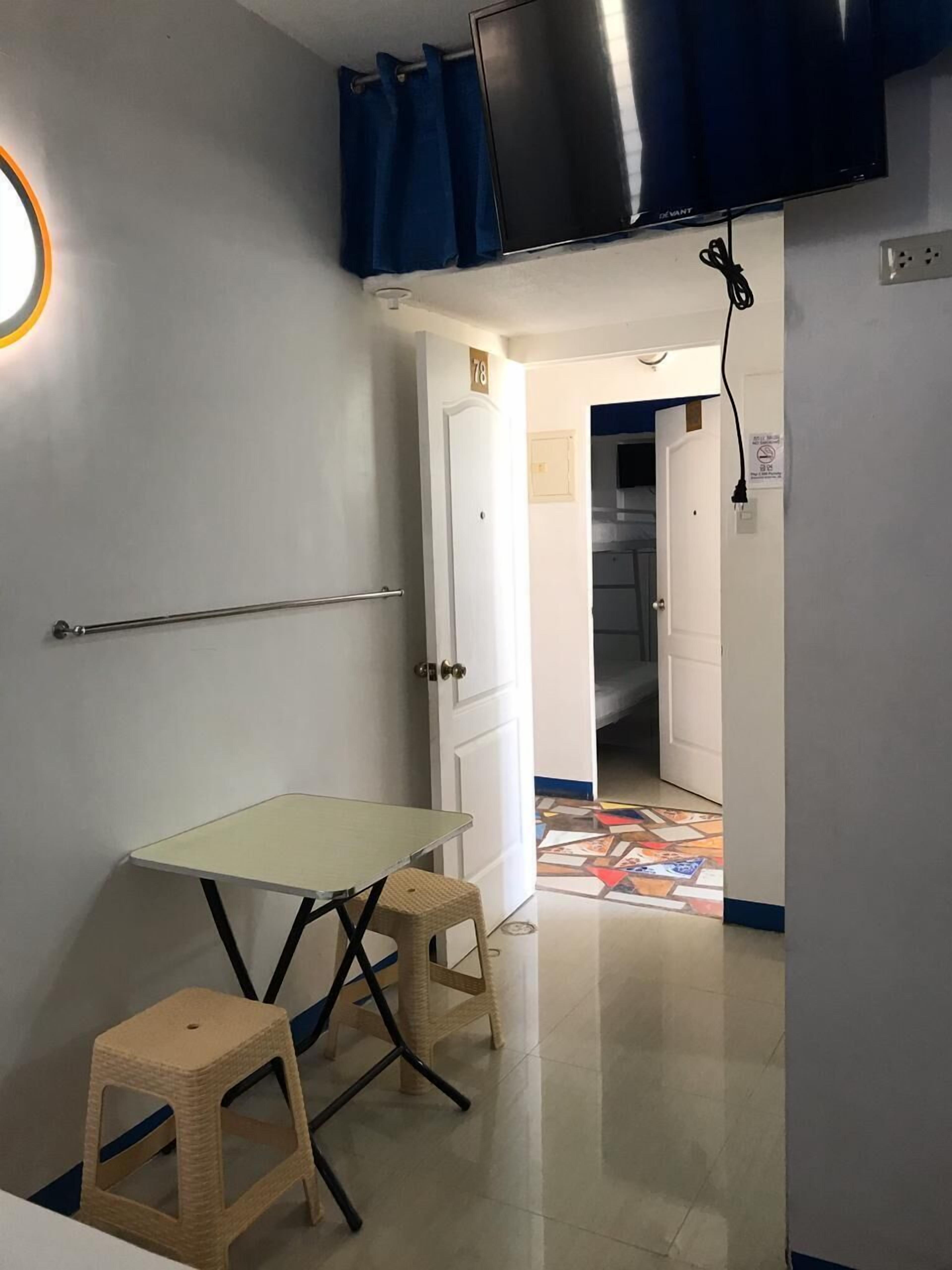 University Condotel by Oyo Rooms