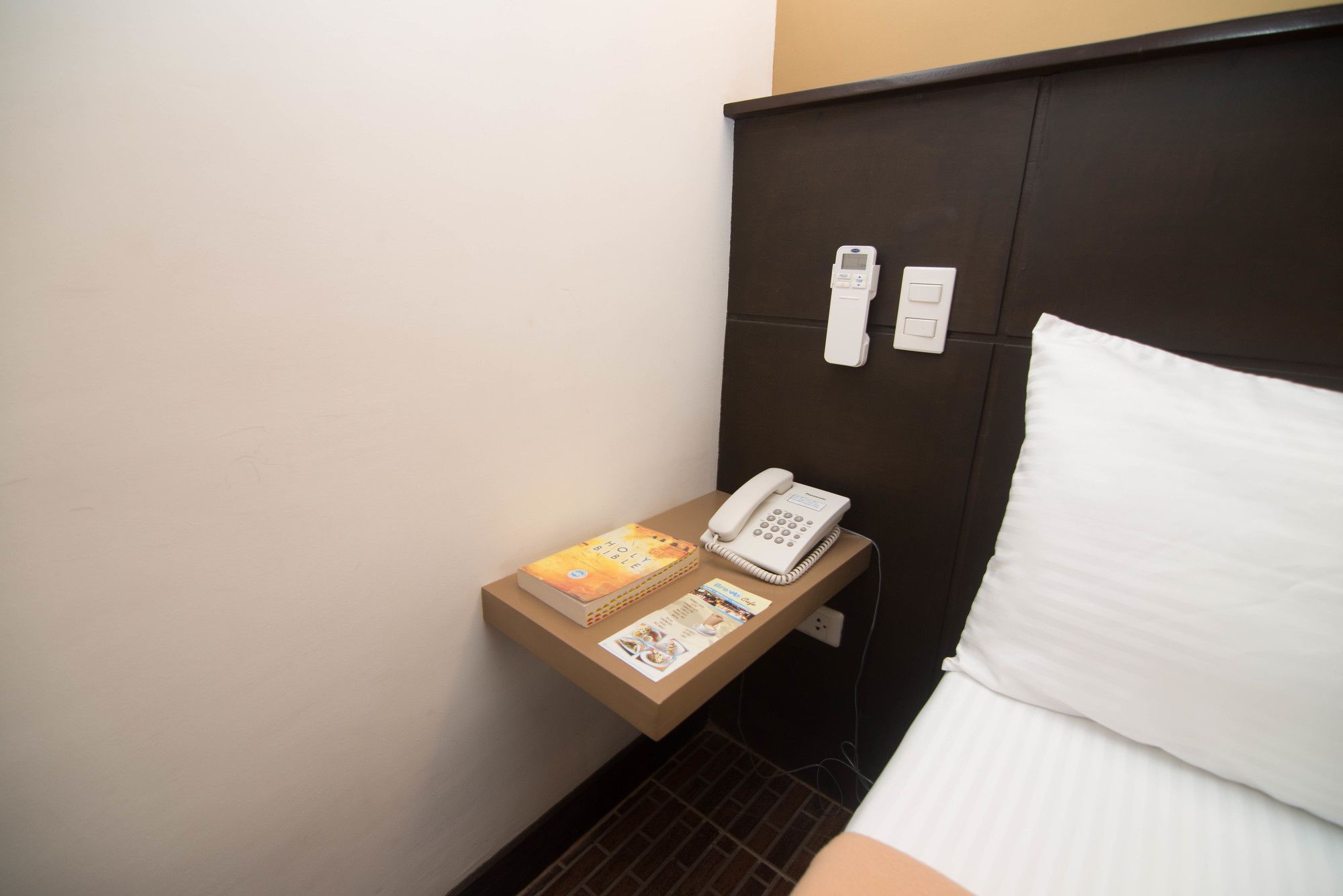 WE Travelers Inn