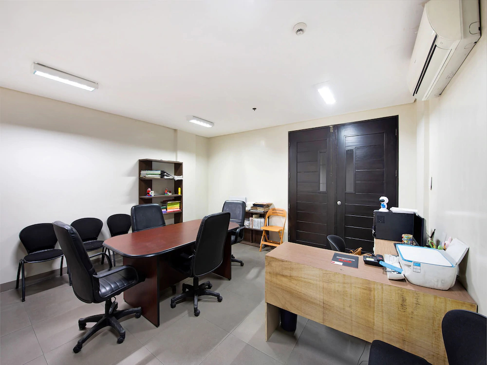 Amina Plaza by OYO Rooms