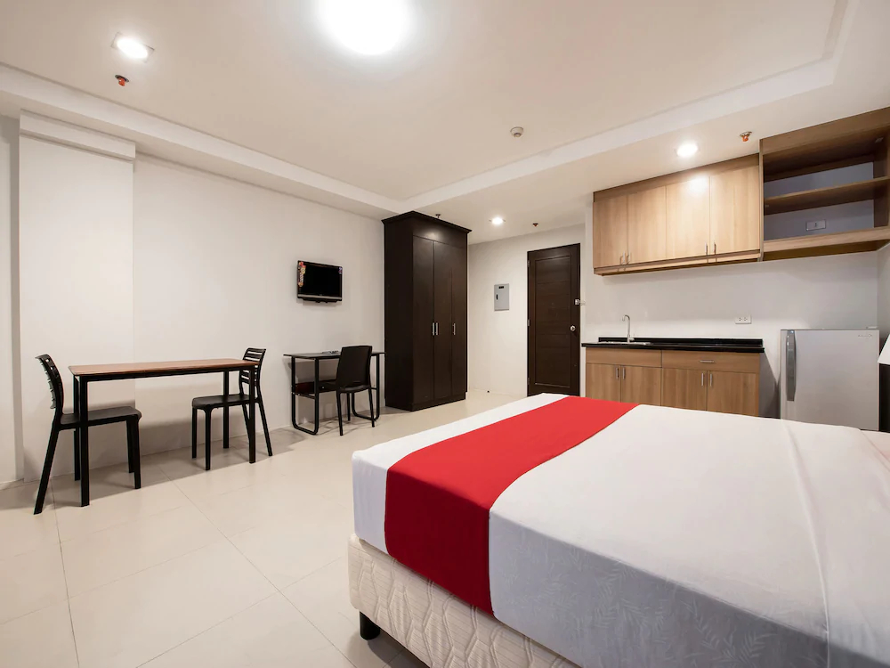 Amina Plaza by OYO Rooms
