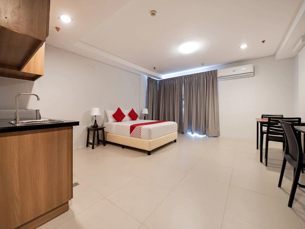 Amina Plaza by OYO Rooms