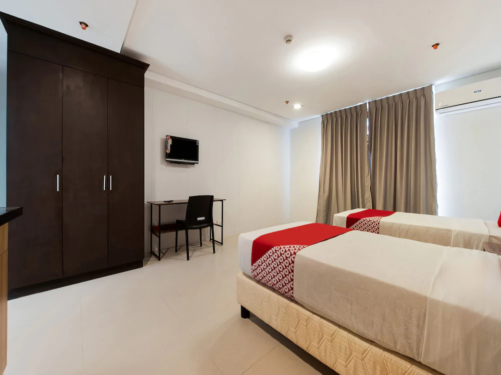 Amina Plaza by OYO Rooms