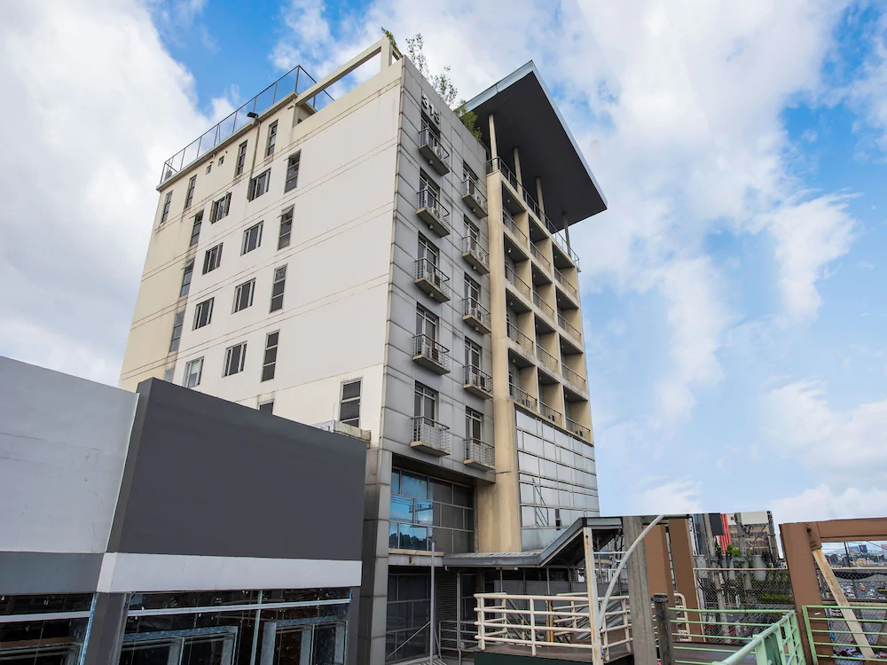 Amina Plaza by OYO Rooms