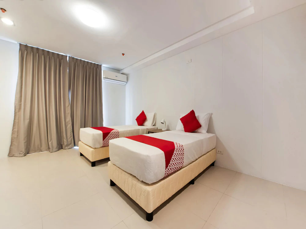 Amina Plaza by OYO Rooms