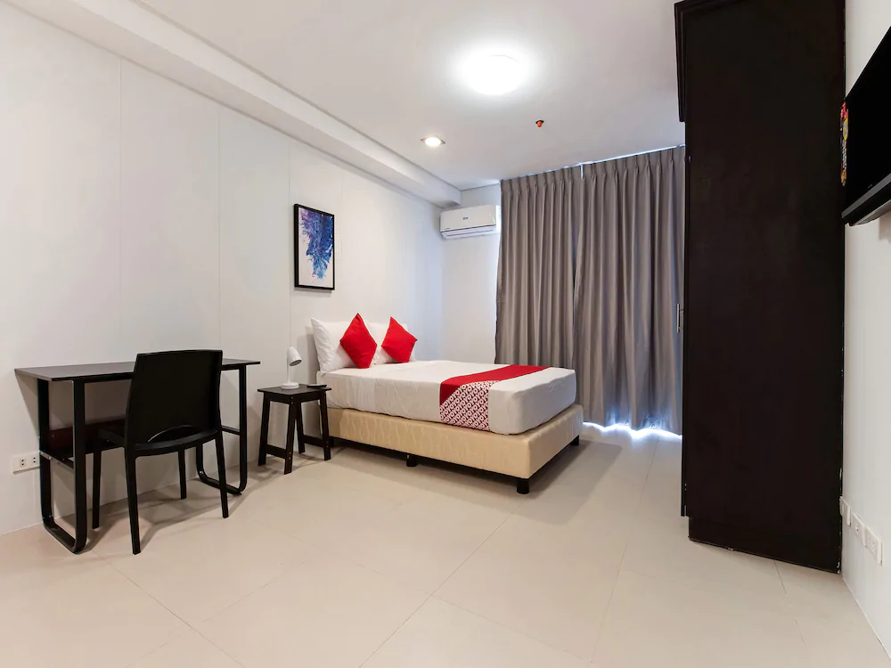 Amina Plaza by OYO Rooms
