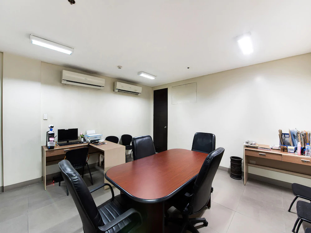 Amina Plaza by OYO Rooms