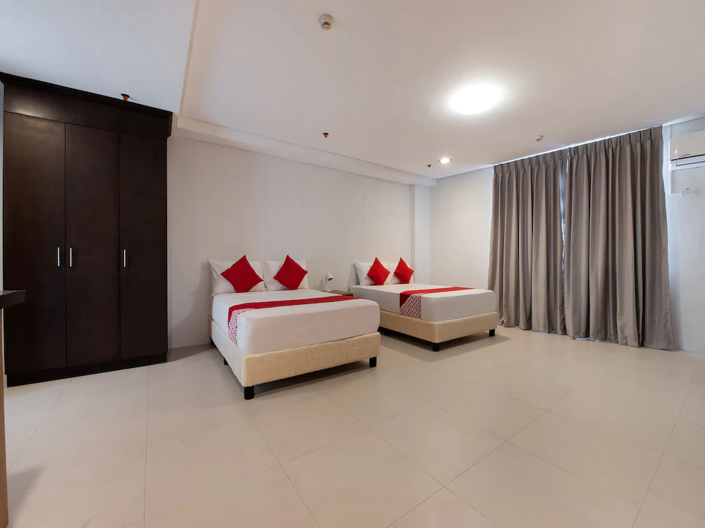 Amina Plaza by OYO Rooms