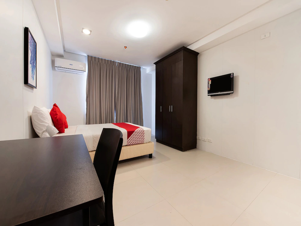 Amina Plaza by OYO Rooms