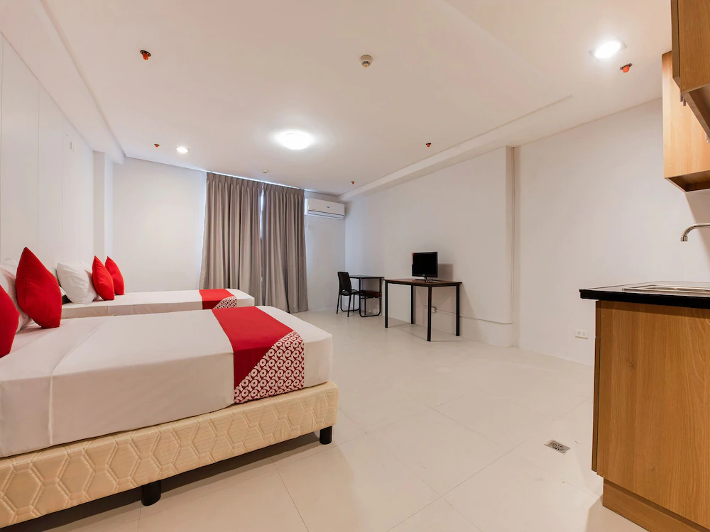 Amina Plaza by OYO Rooms