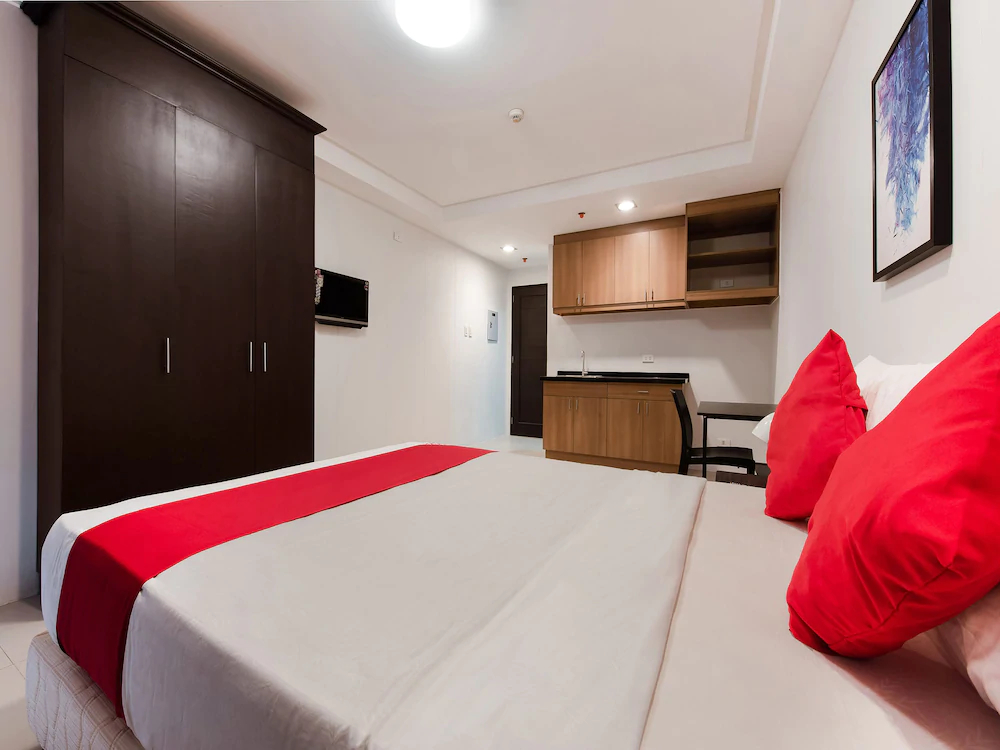 Amina Plaza by OYO Rooms