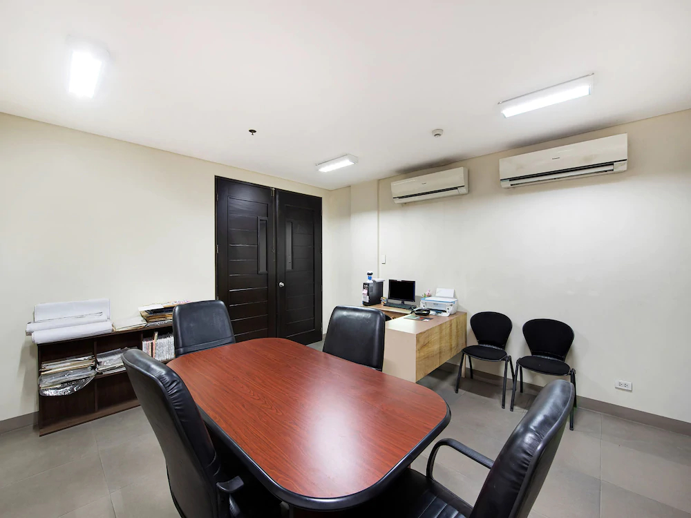 Amina Plaza by OYO Rooms