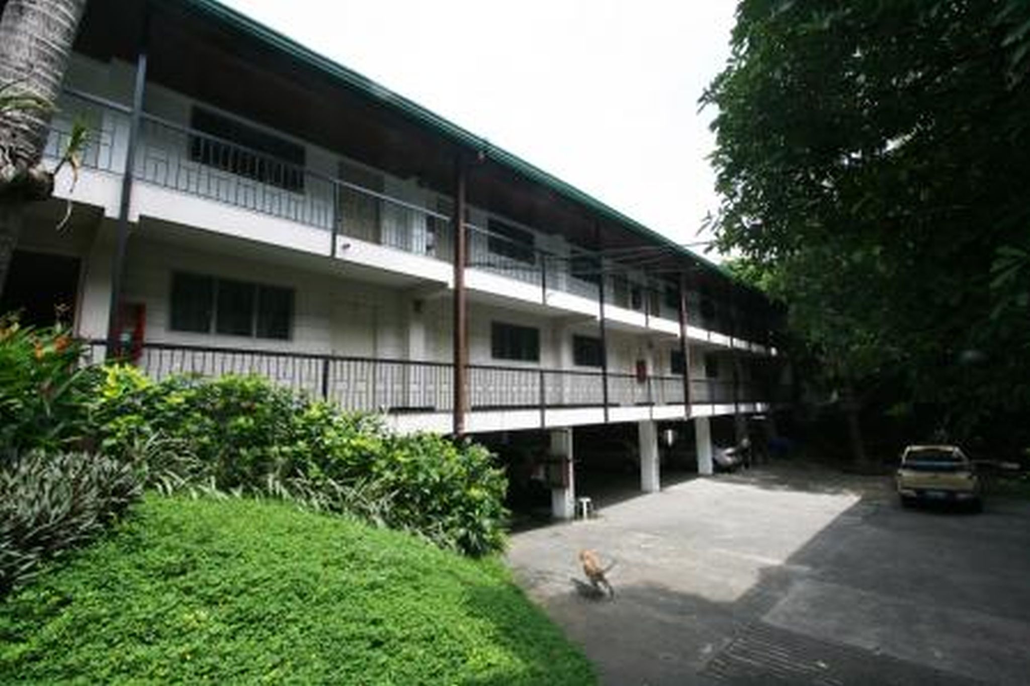 Broadway Court Apartelle