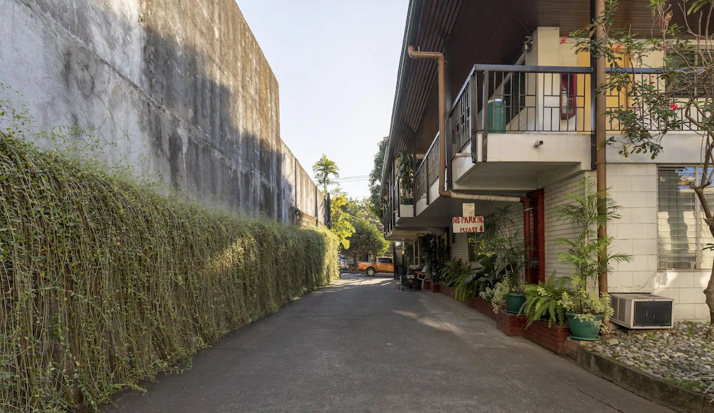 Broadway Court Apartelle by ZEN Rooms