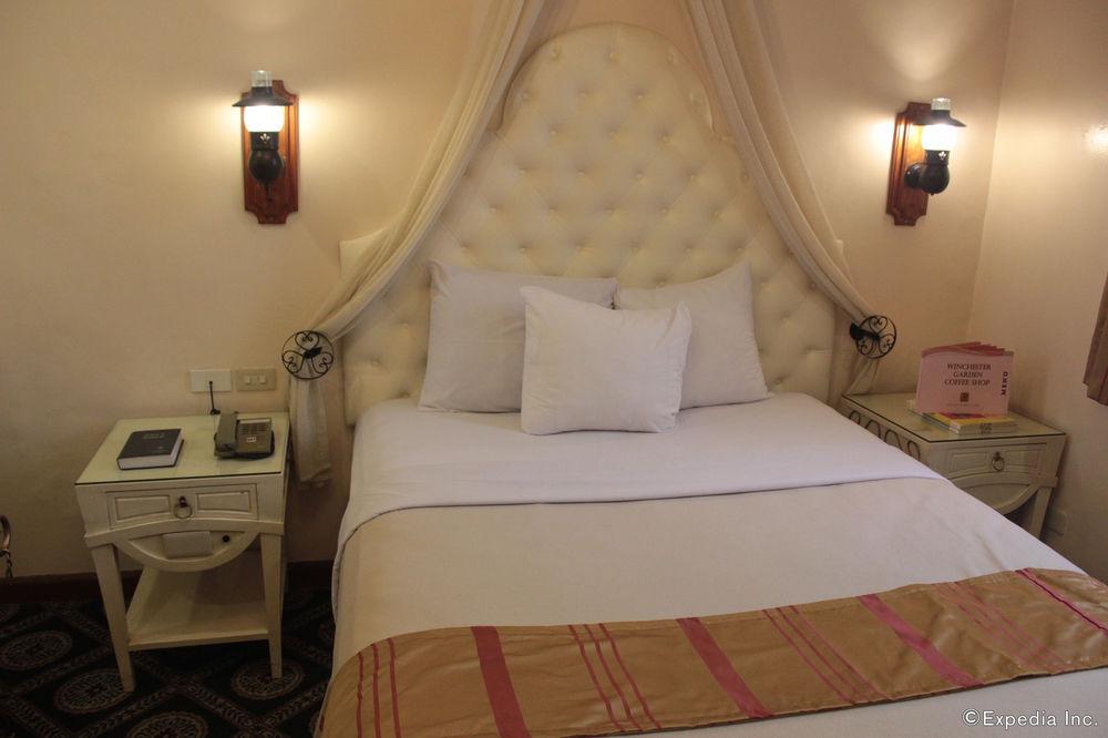 Camelot Hotel