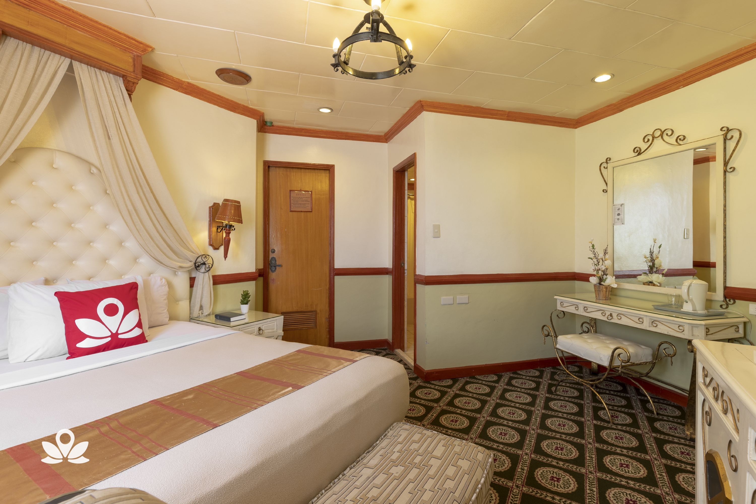 Camelot Hotel by ZEN Rooms