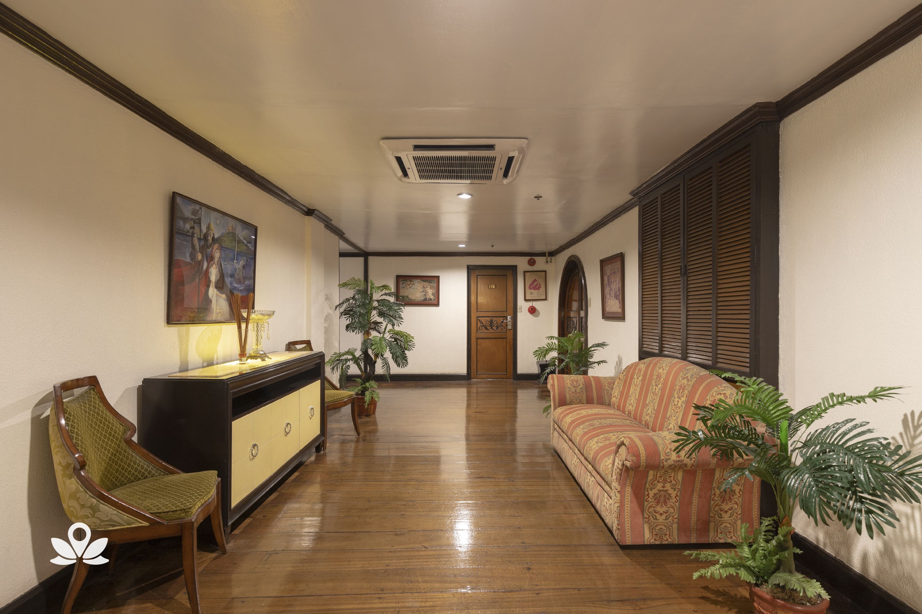 Camelot Hotel by ZEN Rooms