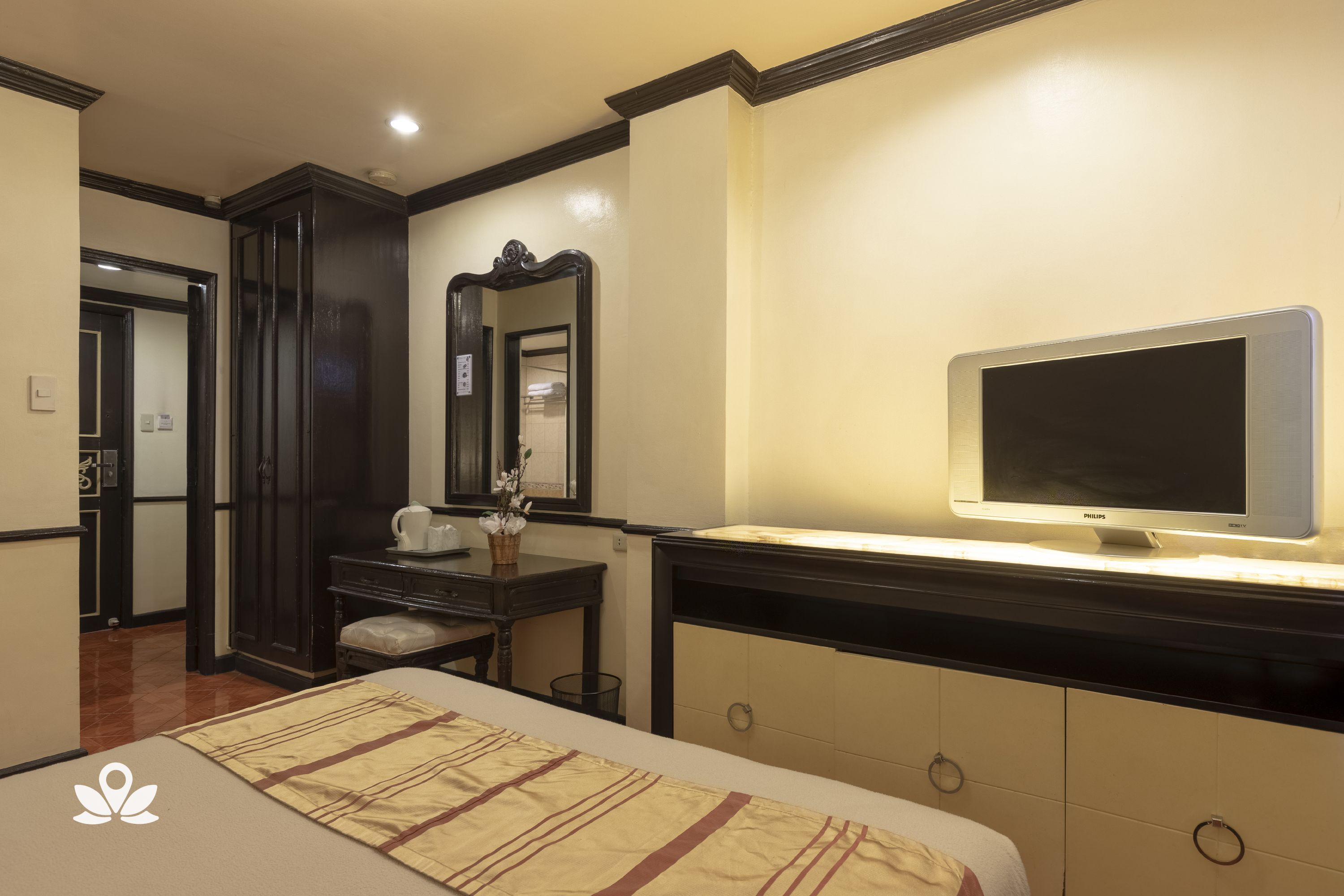 Camelot Hotel by ZEN Rooms