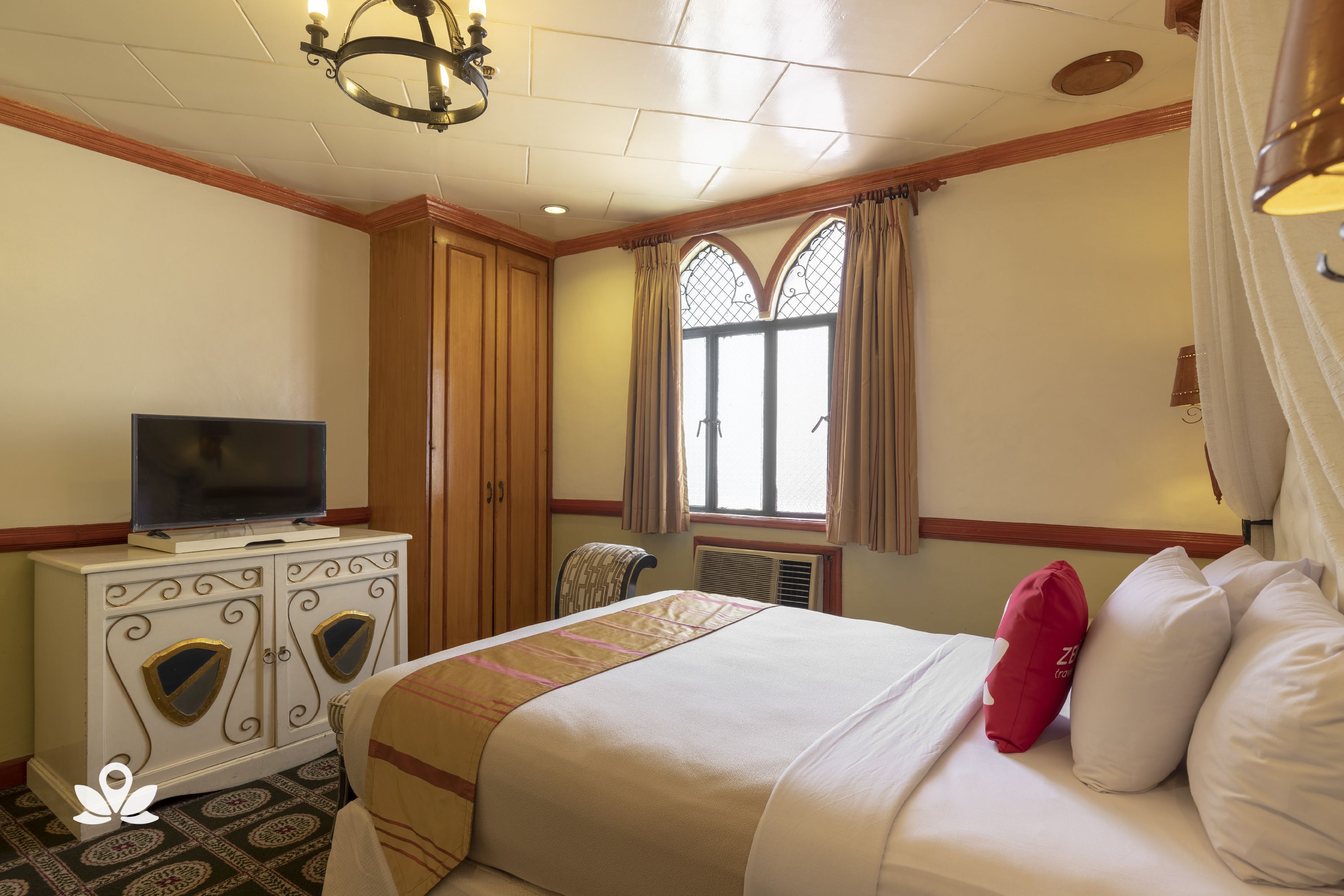 Camelot Hotel by ZEN Rooms