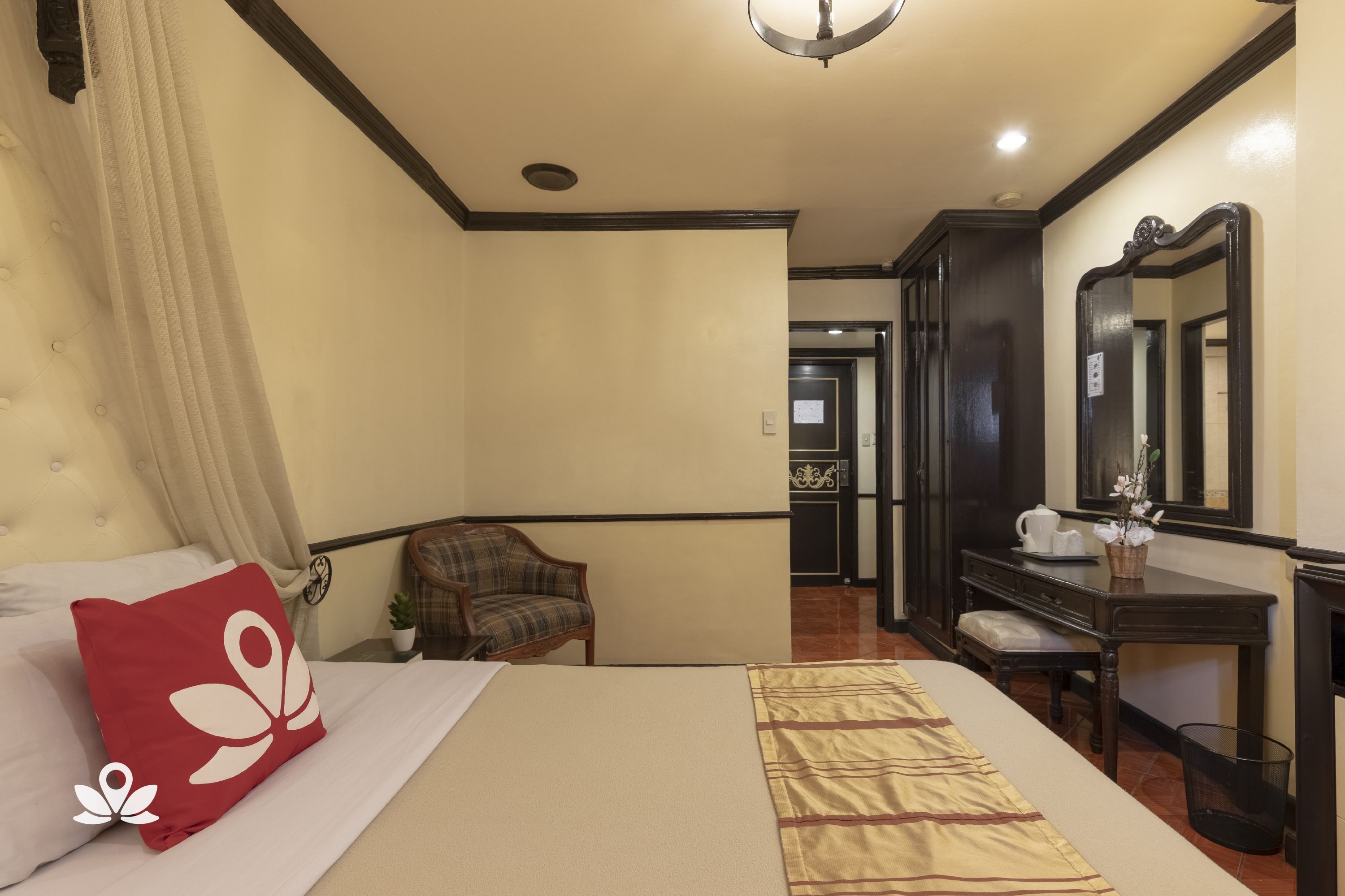 Camelot Hotel by ZEN Rooms