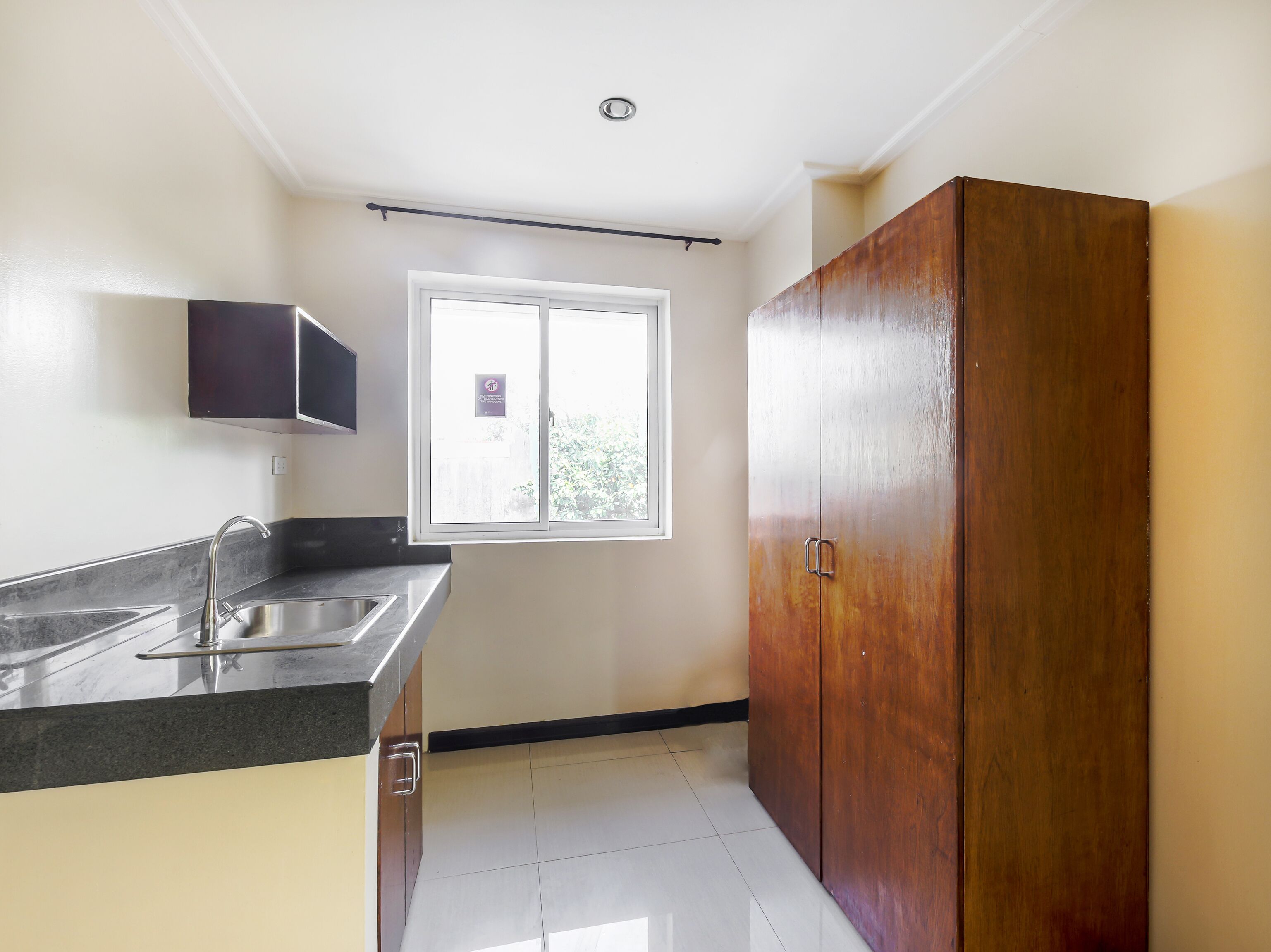 City Smiles Apartelle by OYO Rooms
