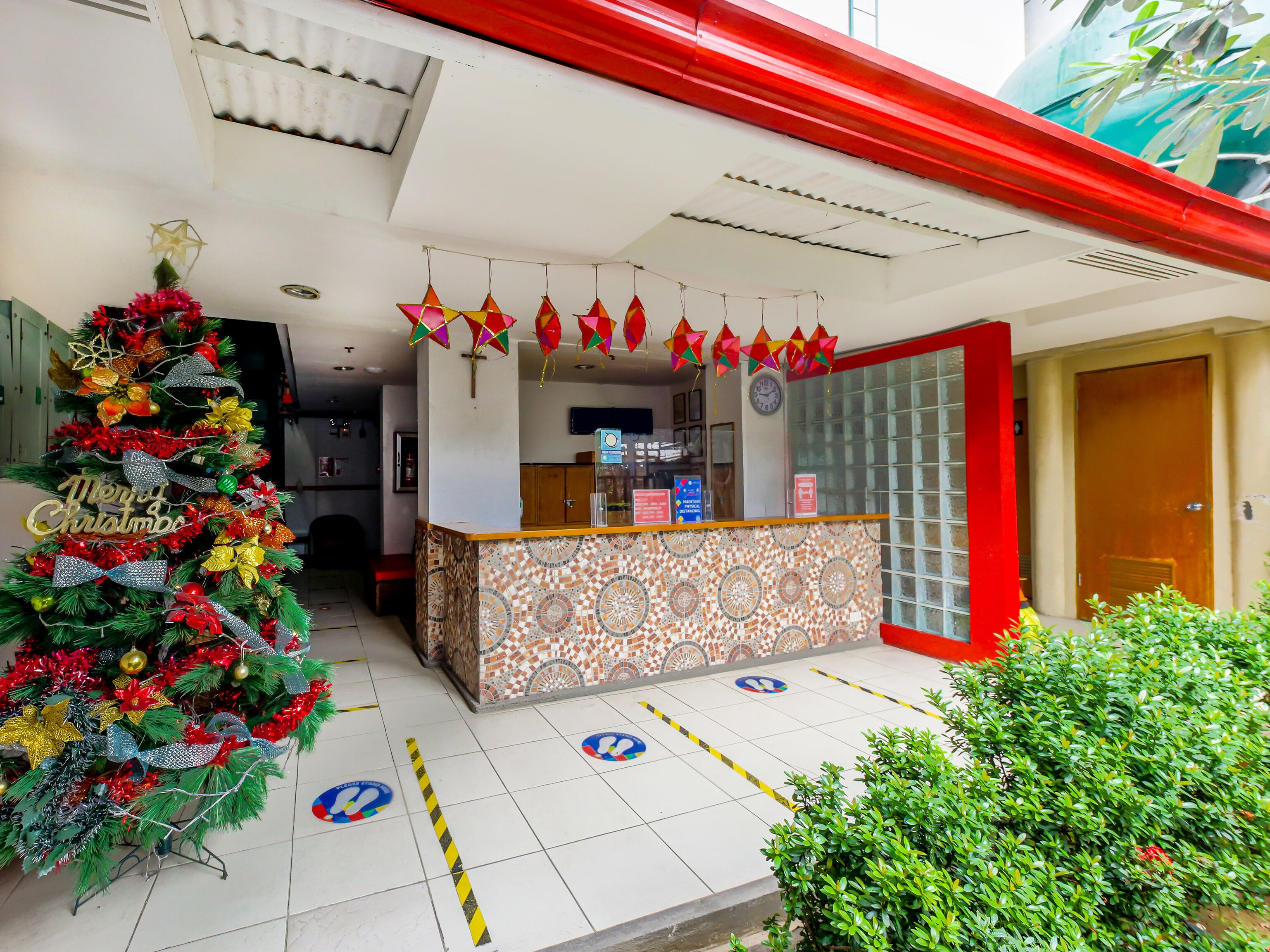 City Smiles Apartelle by OYO Rooms