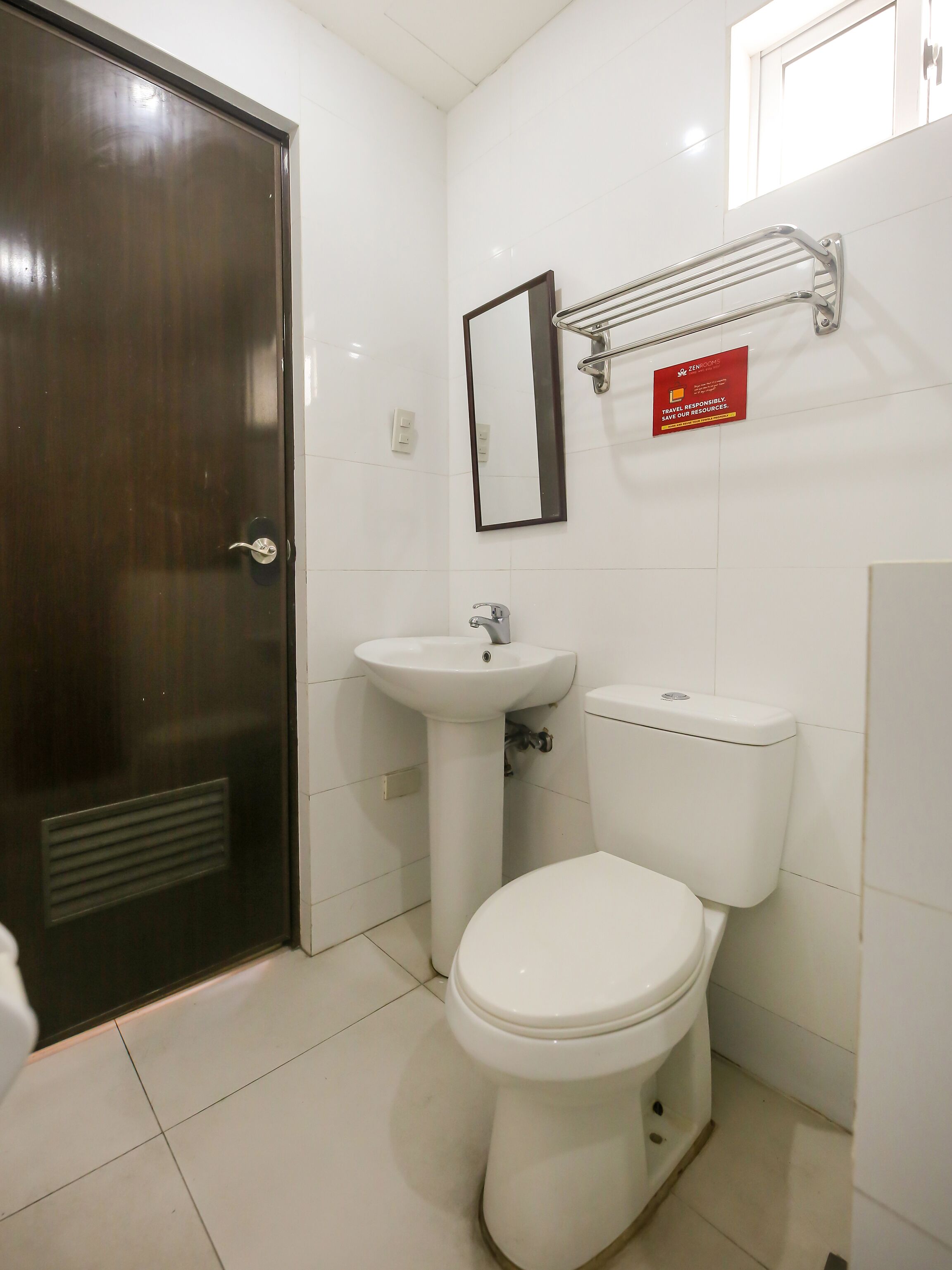 City Smiles Apartelle by OYO Rooms