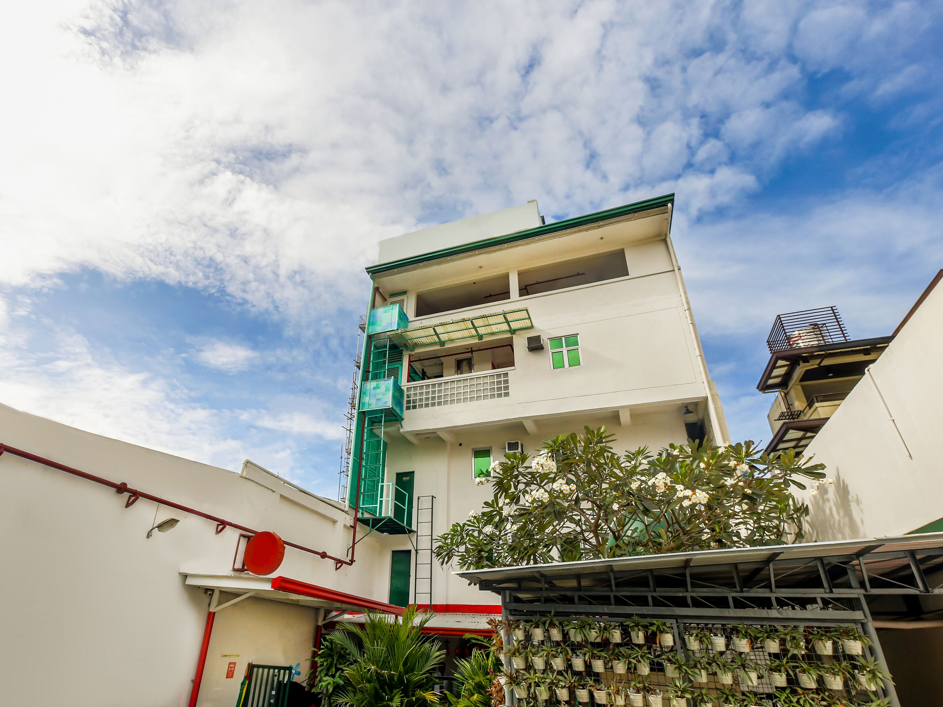 City Smiles Apartelle by OYO Rooms