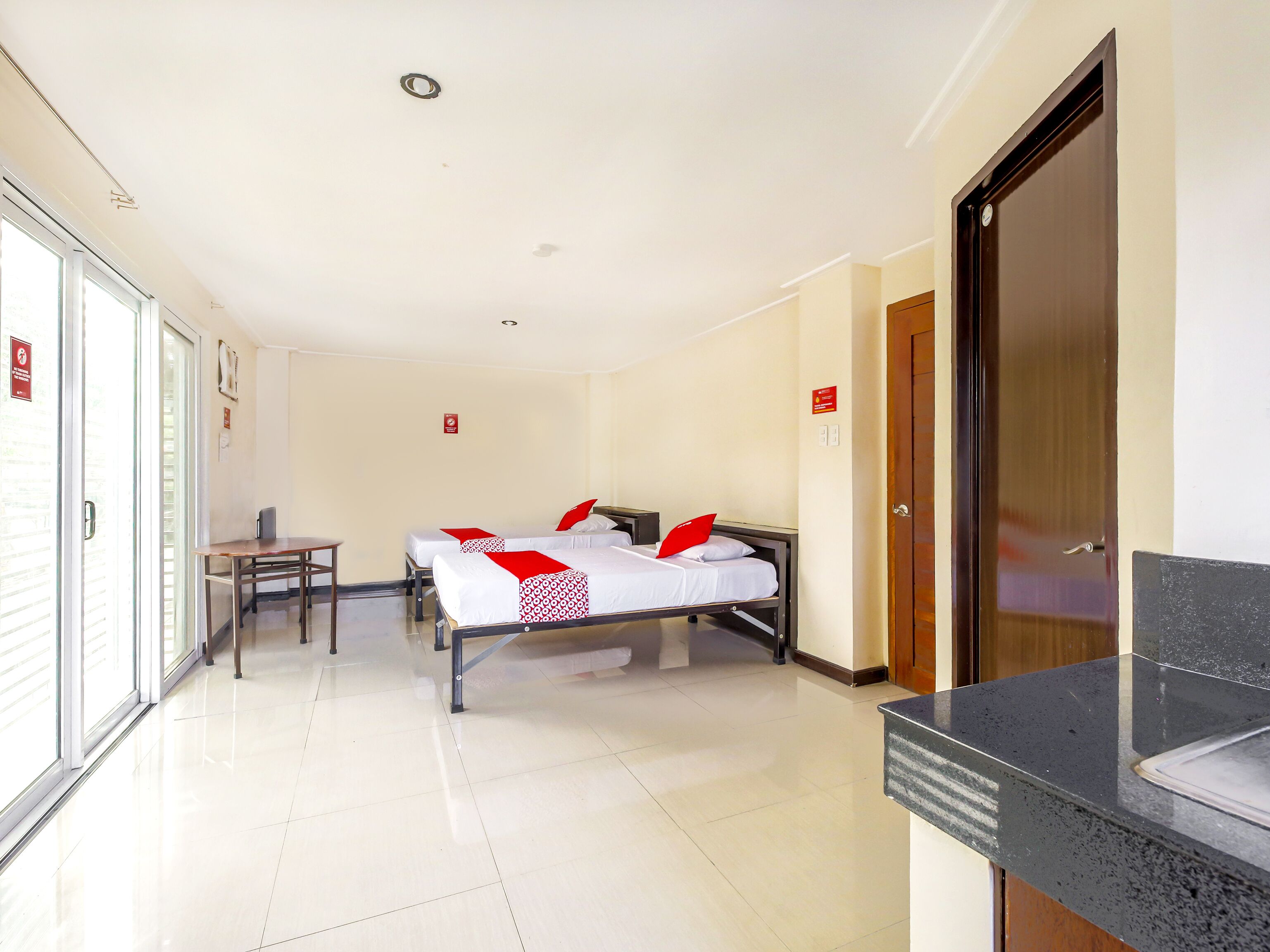 City Smiles Apartelle by OYO Rooms