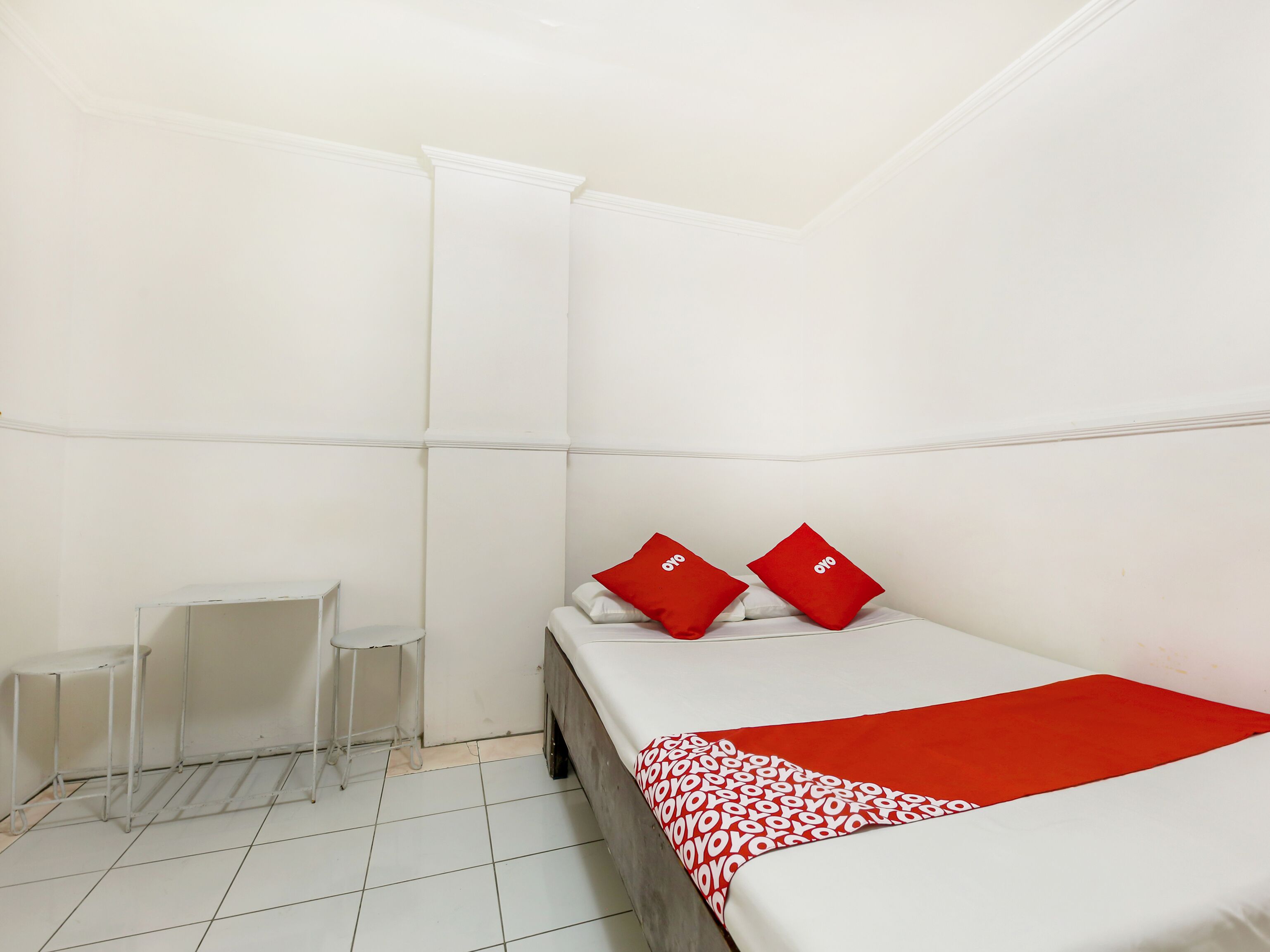 City Smiles Apartelle by OYO Rooms